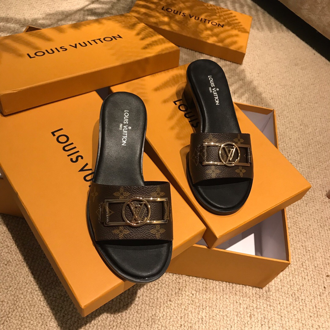 Louis Vuitton Women's Monogram Sandals - EUR FASHION