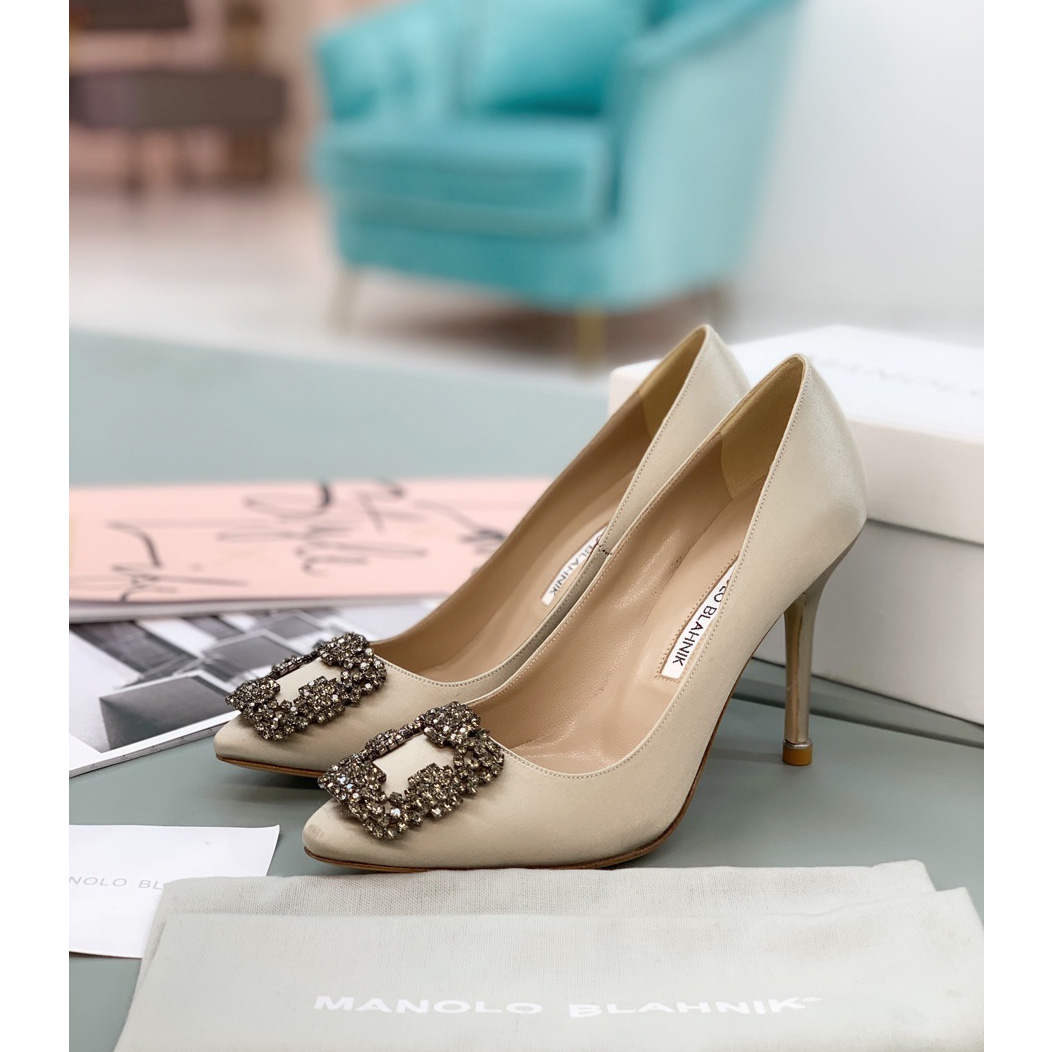 Manolo Blahnik Beige Hangisi Pumps With Buckle - EUR FASHION