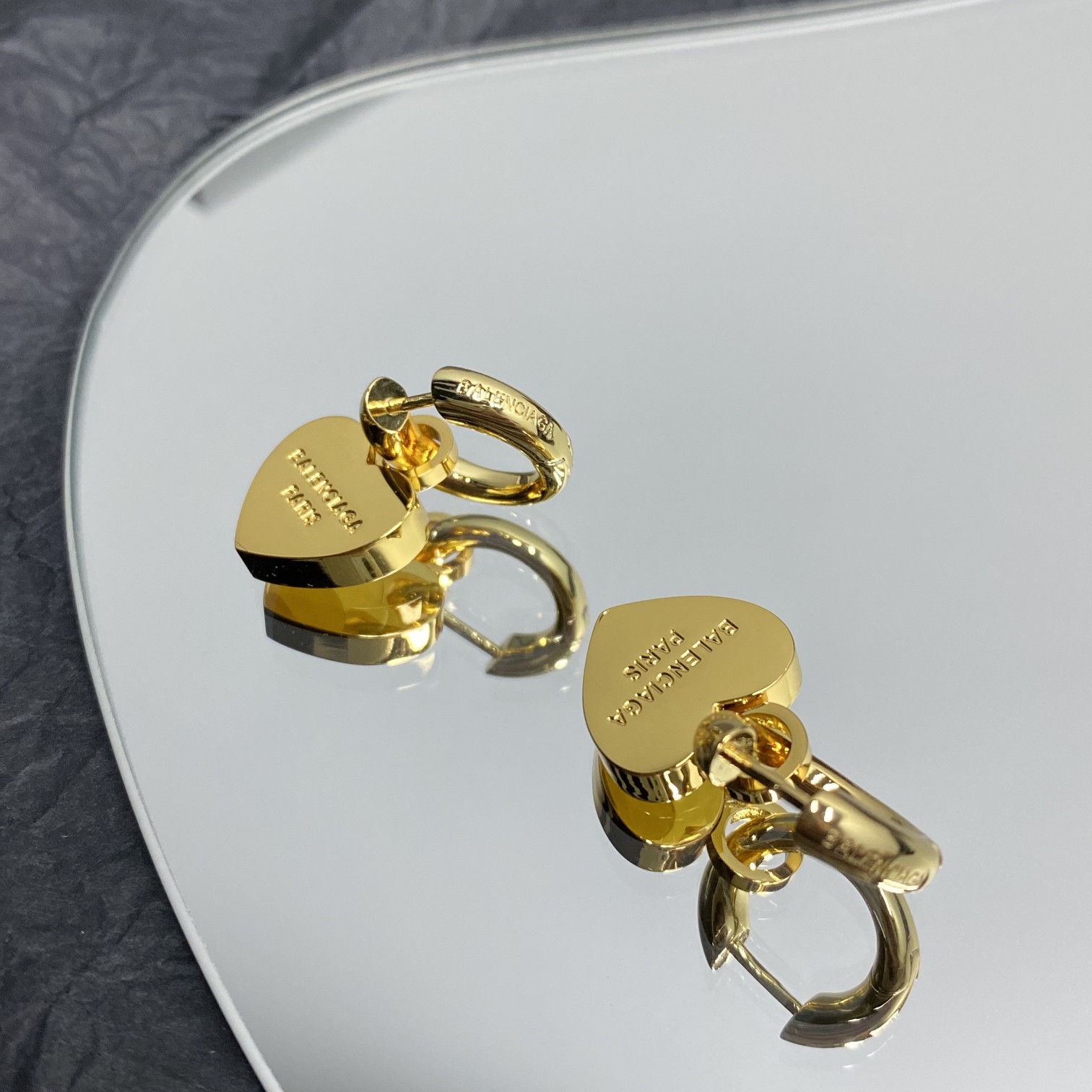 Balenciaga  Engraved Heart Earrings - EUR FASHION