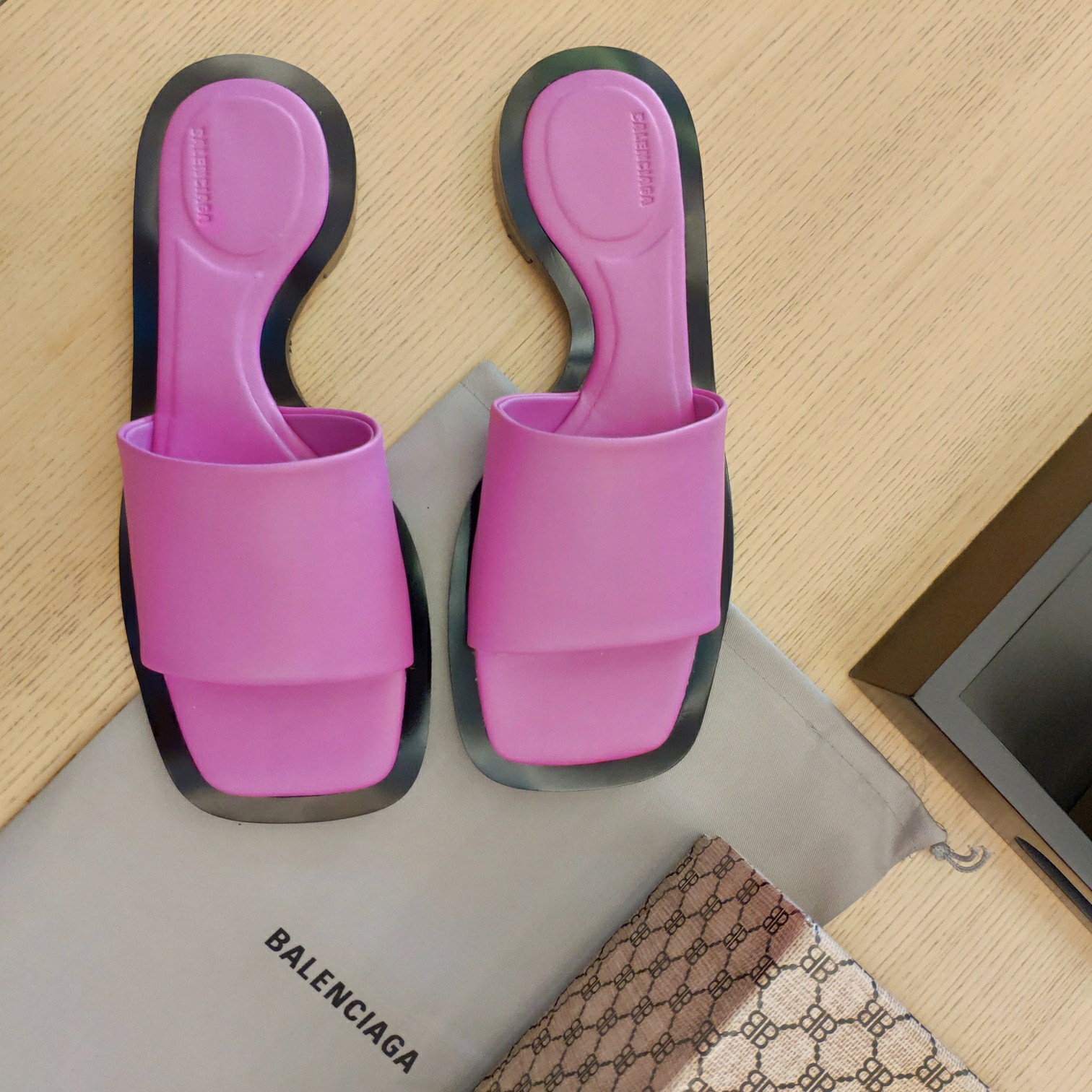 Balenciaga Logo Leather Slide Sandal - EUR FASHION