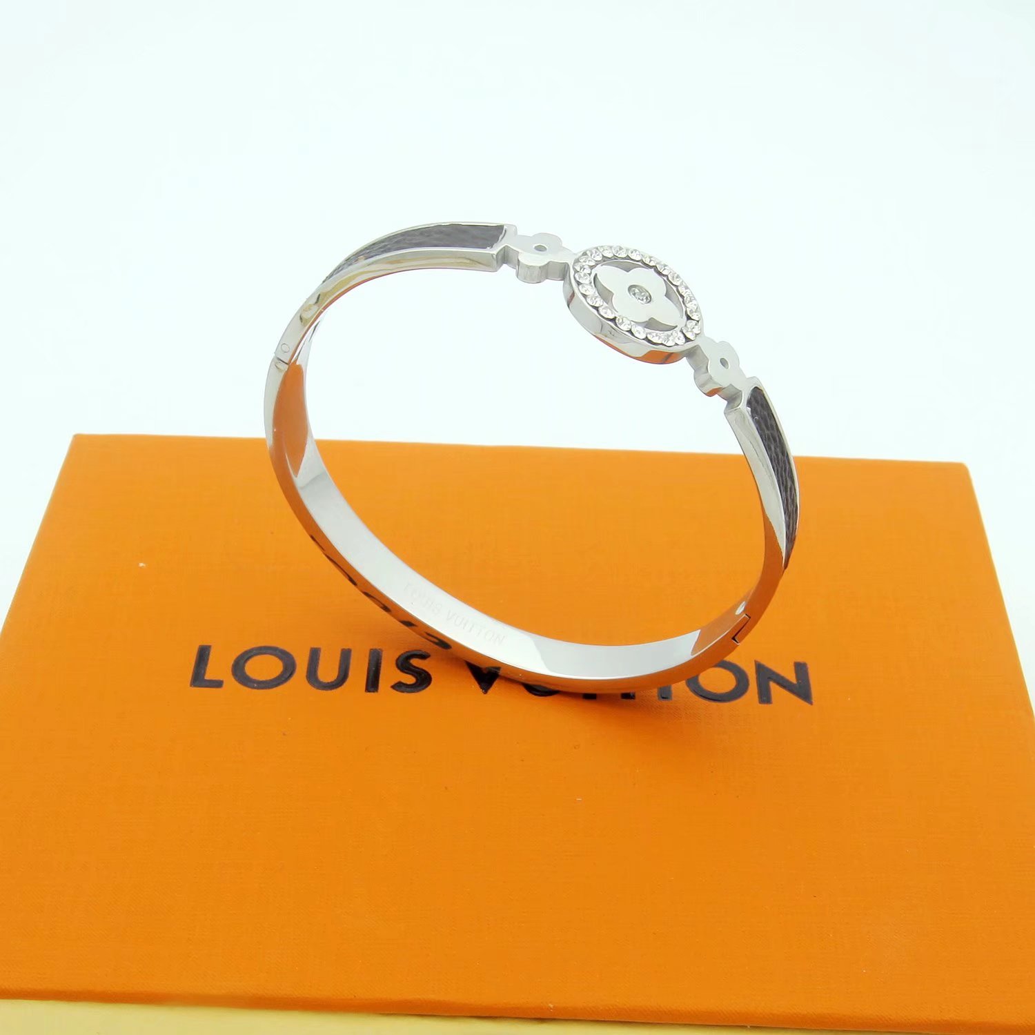 Louis Vuitton Bracelet - EUR FASHION