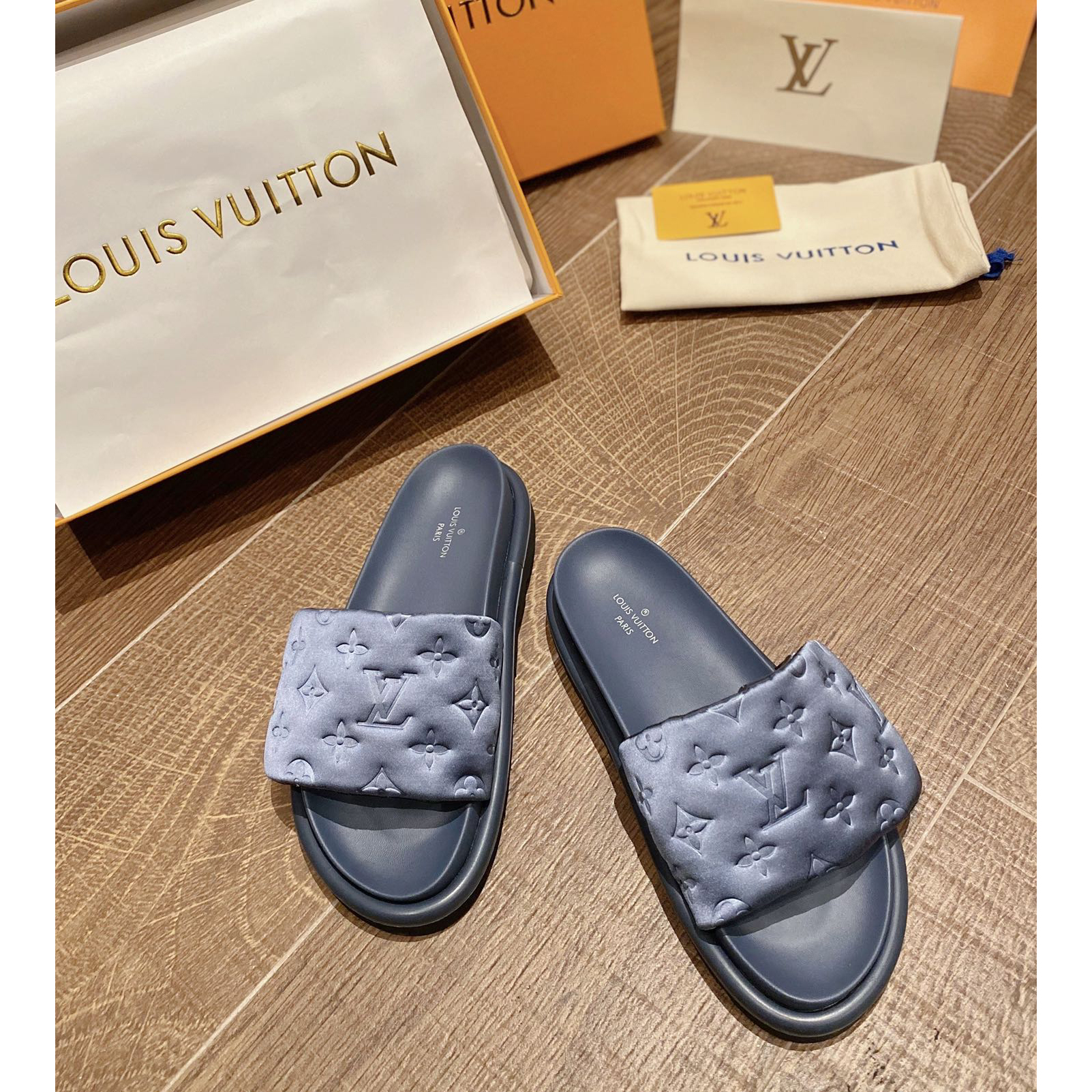 Louis Vuitton Pool Pillow Comfort Mules - EUR FASHION