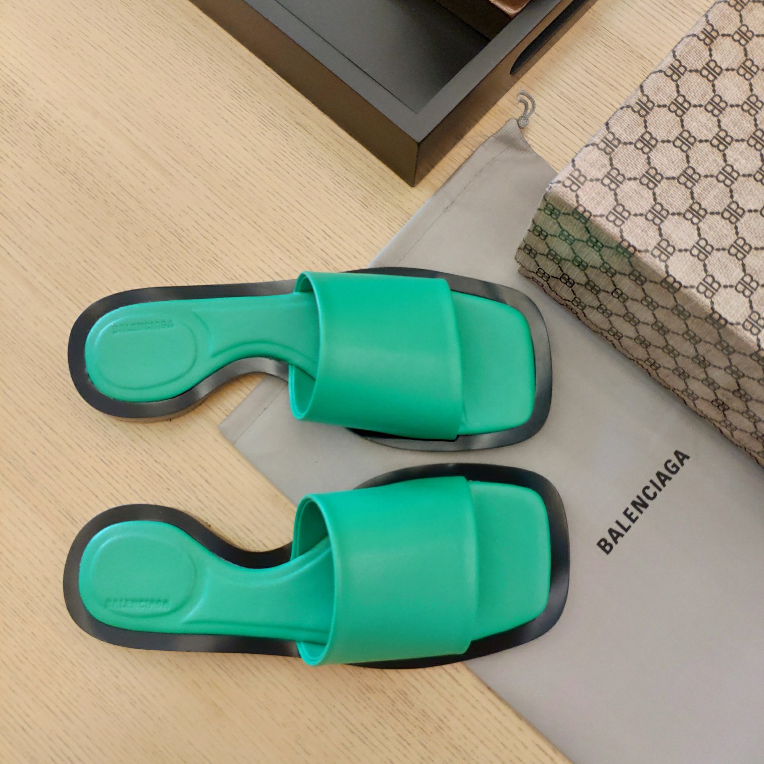 Balenciaga Logo Leather Slide Sandal - EUR FASHION