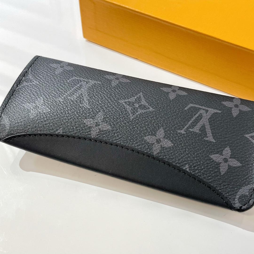 Louis Vuitton Woody Glasses Case   GI0296 - EUR FASHION