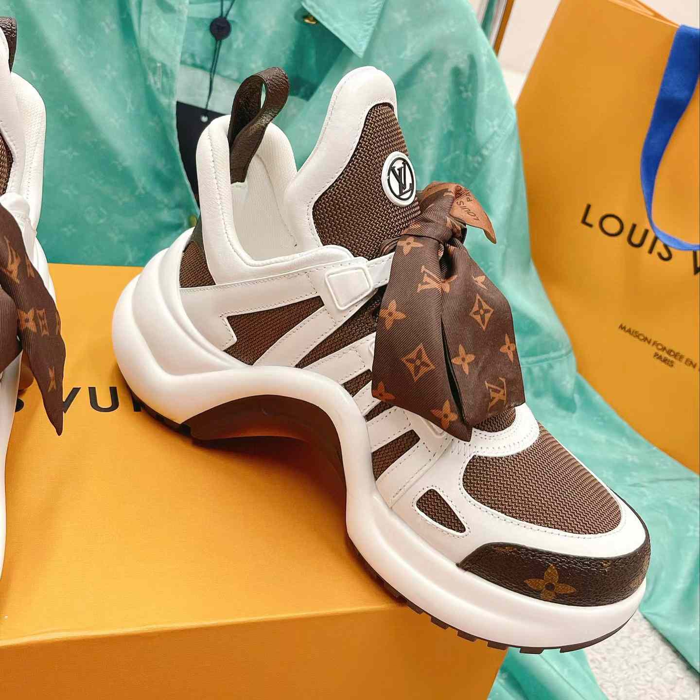 Louis Vuitton LV Archlight Sneaker  (upon uk size)     1AACQC - EUR FASHION