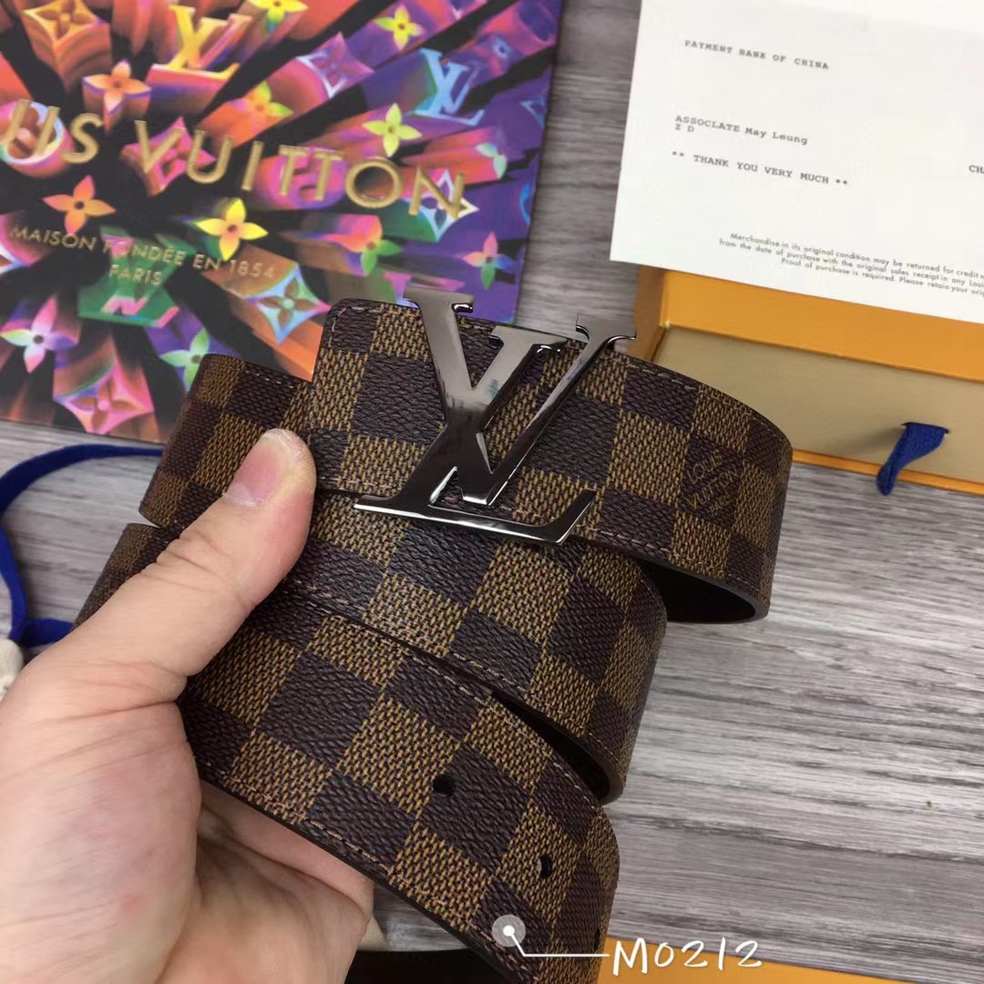 Louis Vuitton LV Initiales 40MM Reversible Belt   M0212W - EUR FASHION