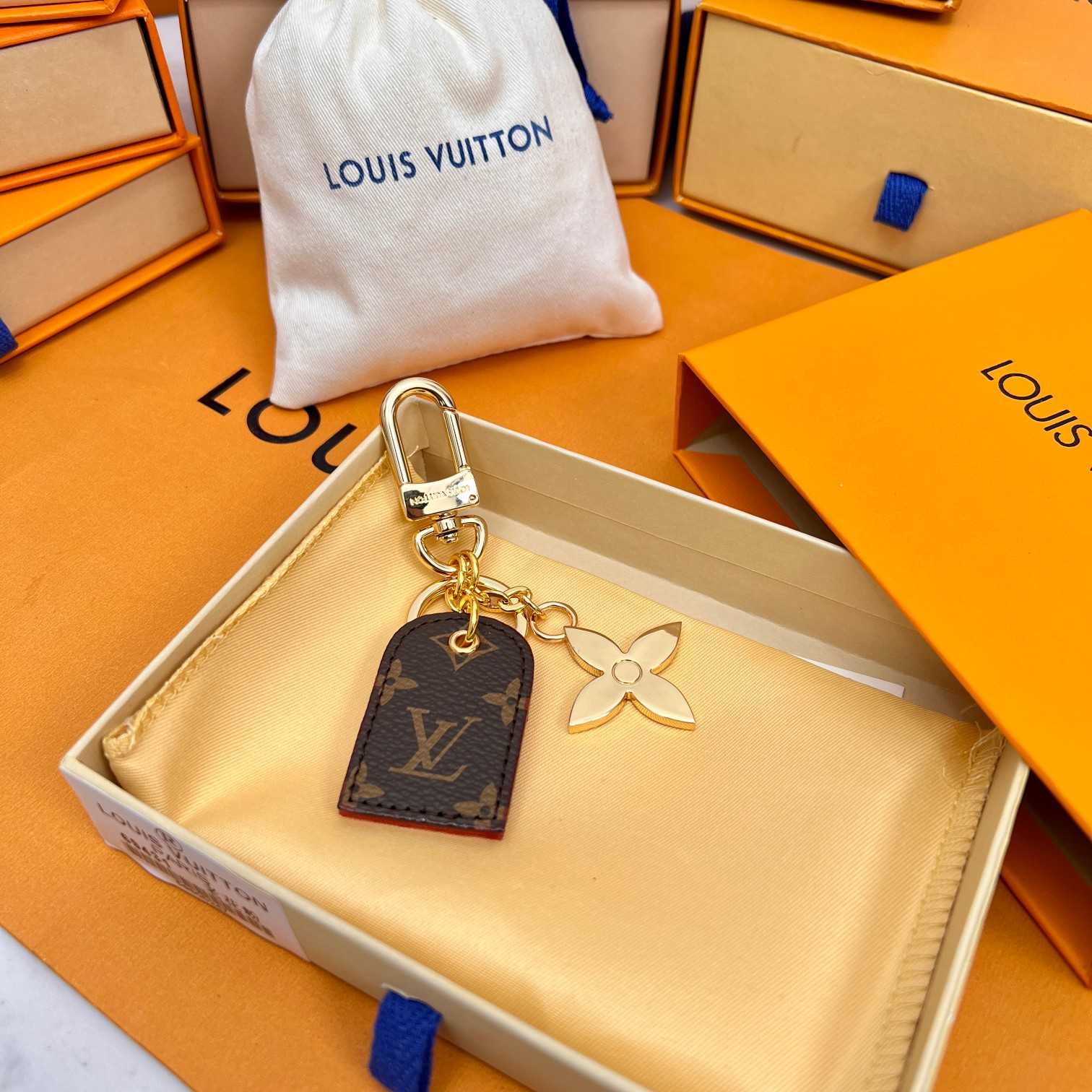 Louis Vuitton LV For You And Me Bag Charm & Key Holder   M00833 - EUR FASHION