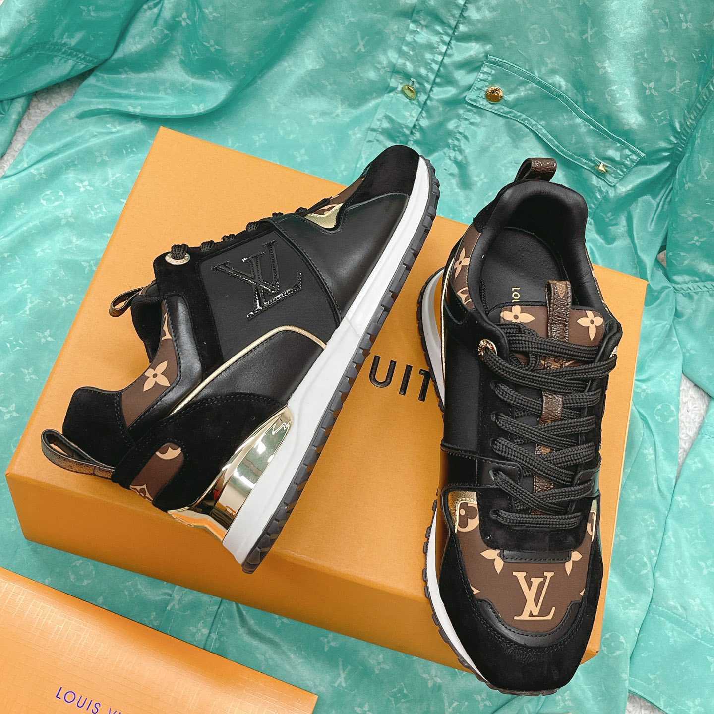 Louis Vuitton Run Away Sneaker   (upon uk size)  1AAP3D - EUR FASHION