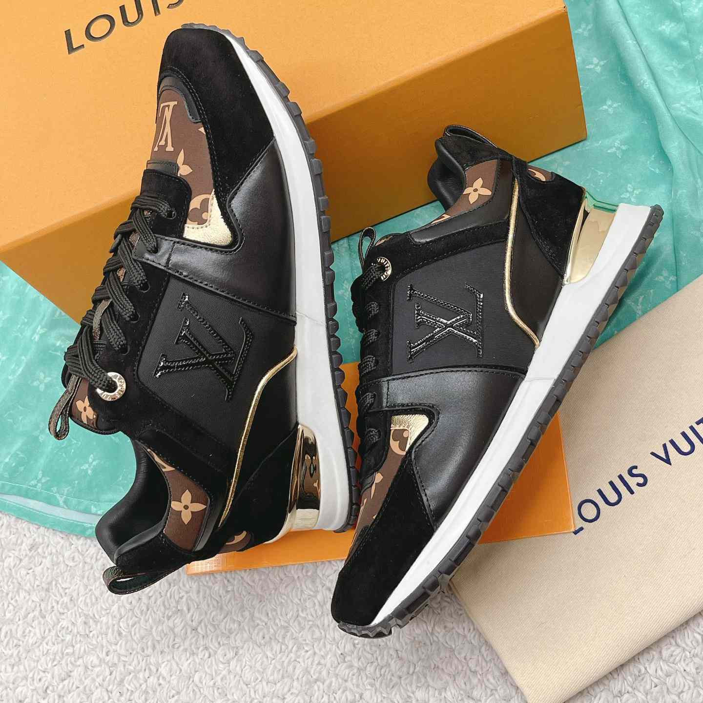 Louis Vuitton Run Away Sneaker   (upon uk size)  1AAP3D - EUR FASHION