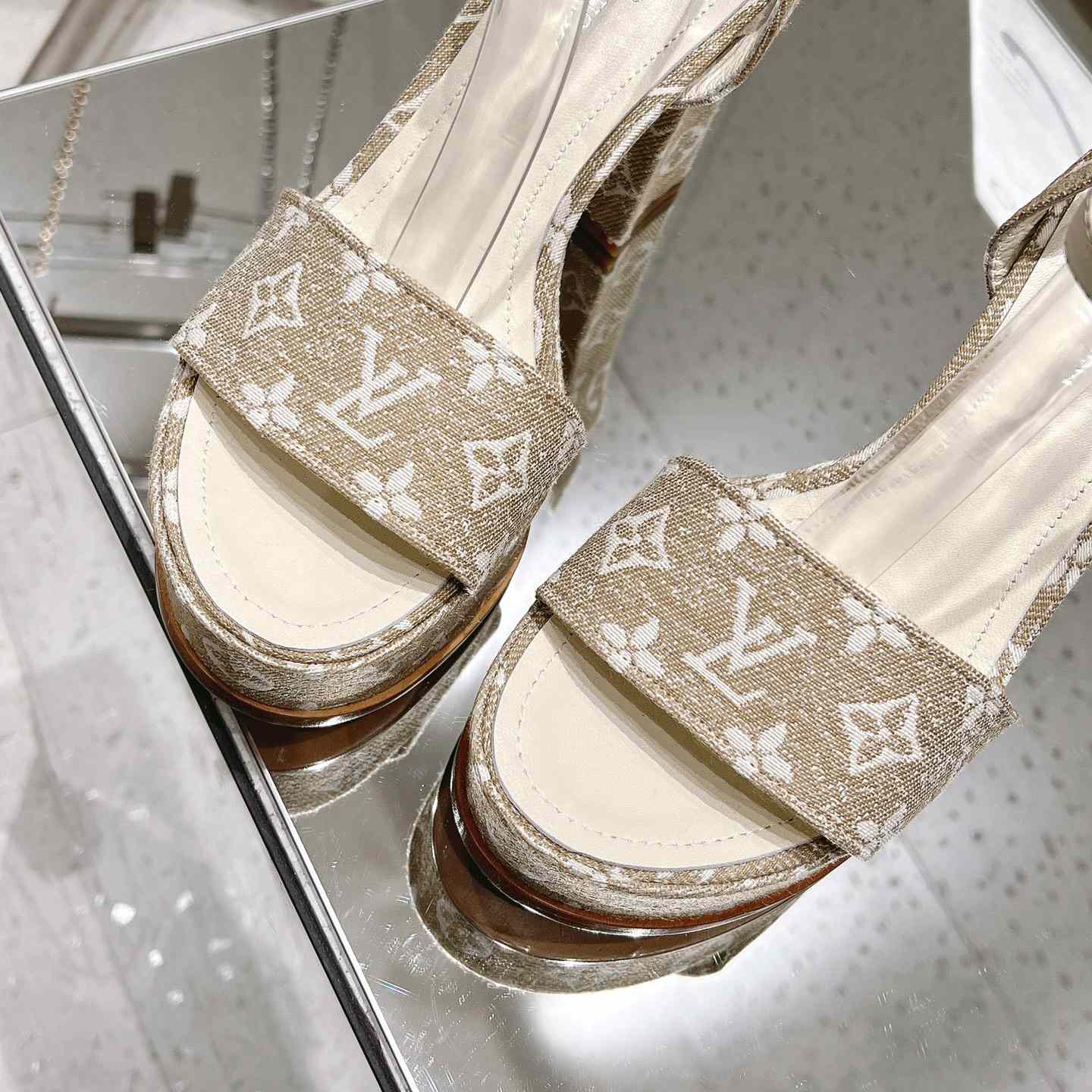 Louis Vuitton Fame Platform Sandal   1AAZCF - EUR FASHION