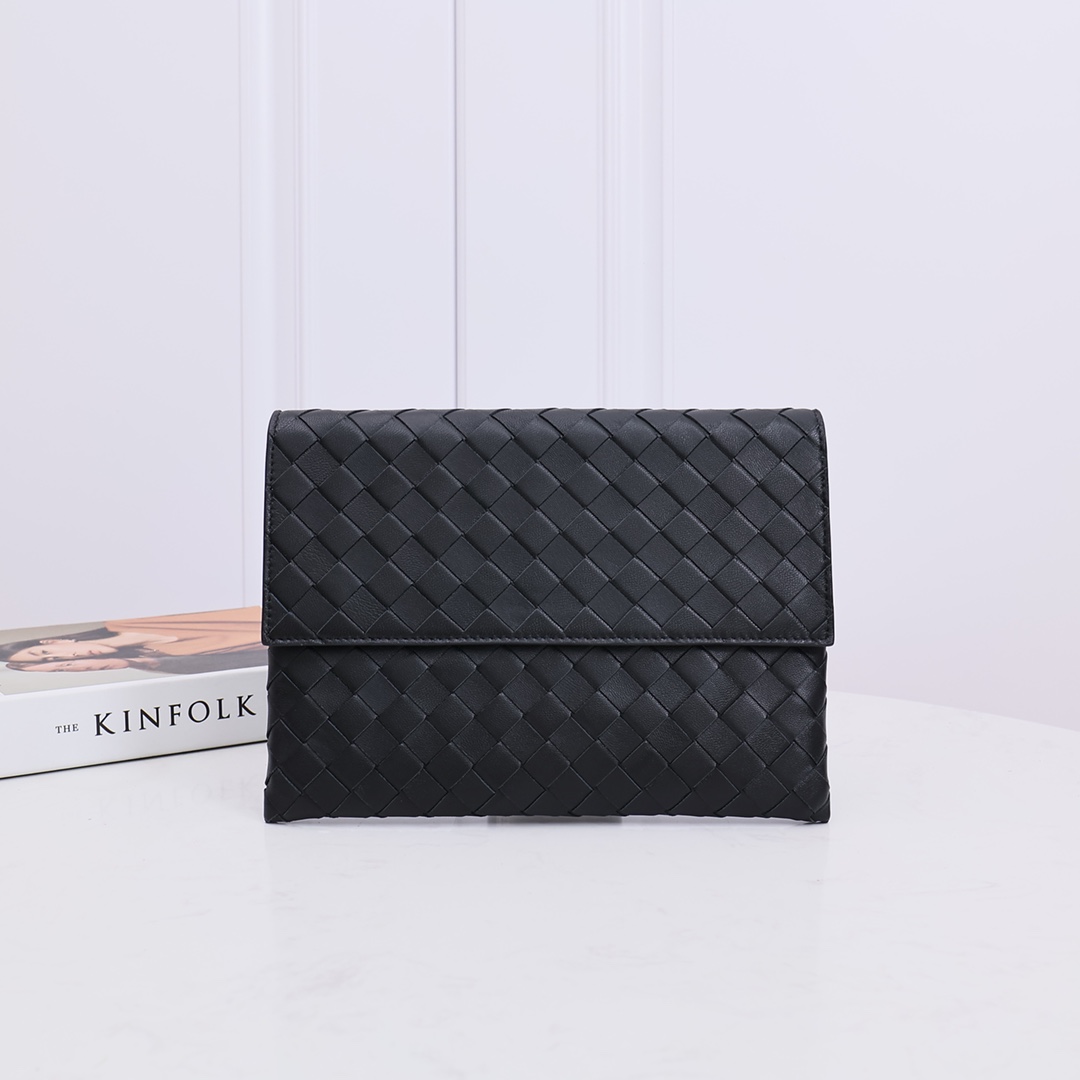 Bottega Veneta Flap Pouch - EUR FASHION