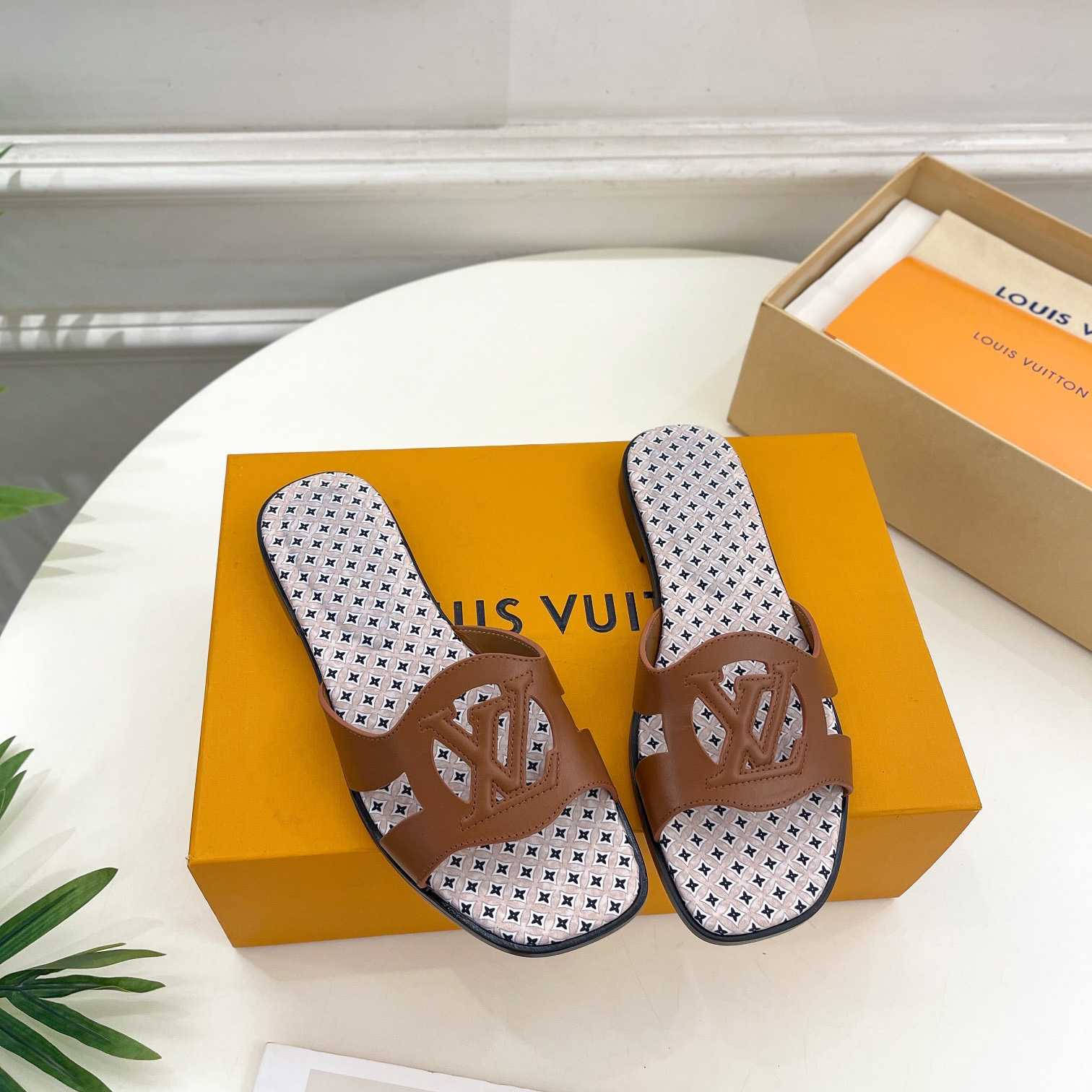 Louis Vuitton LV Isola Flat Mule - EUR FASHION