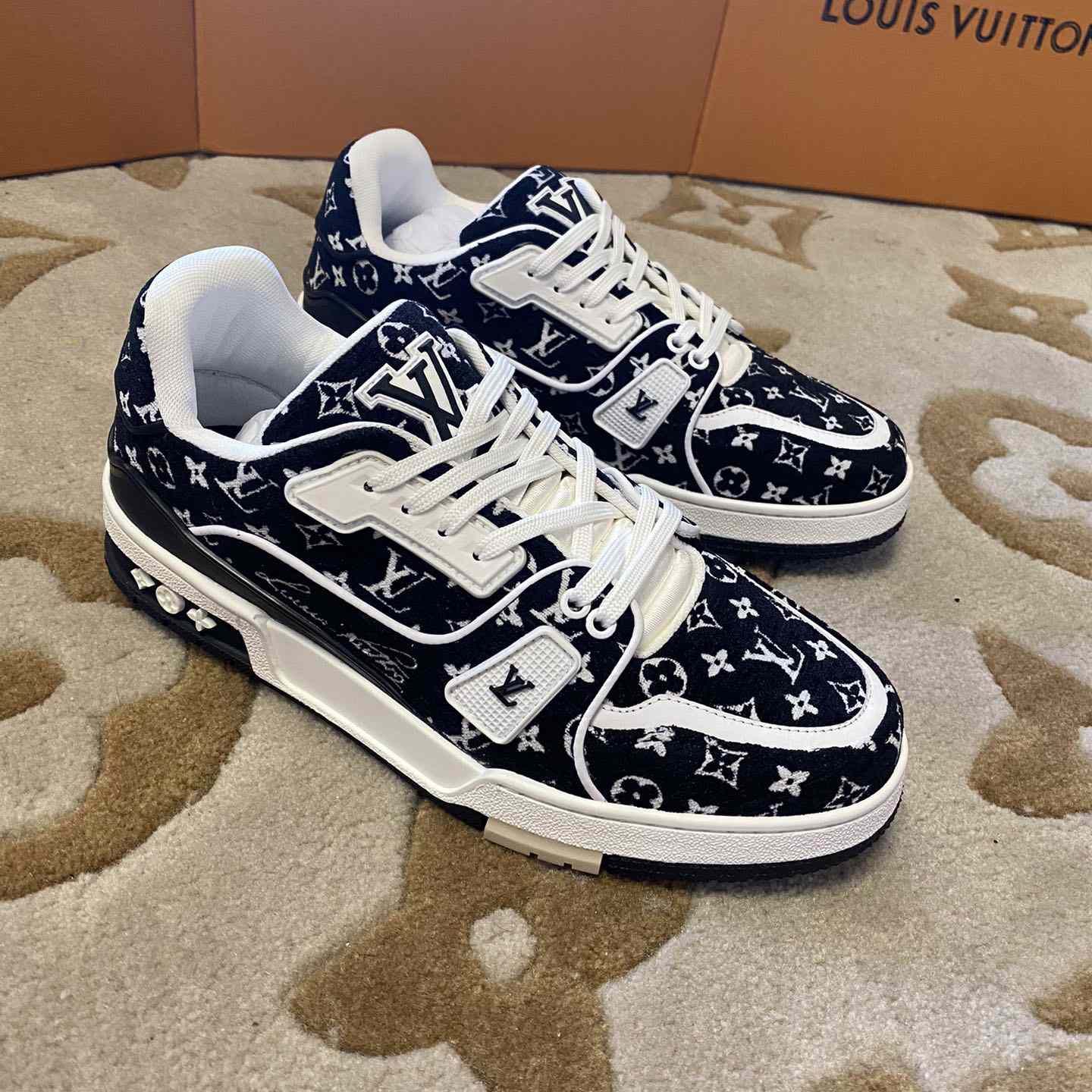 Louis Vuitton LV  Trainer Sneaker        - EUR FASHION