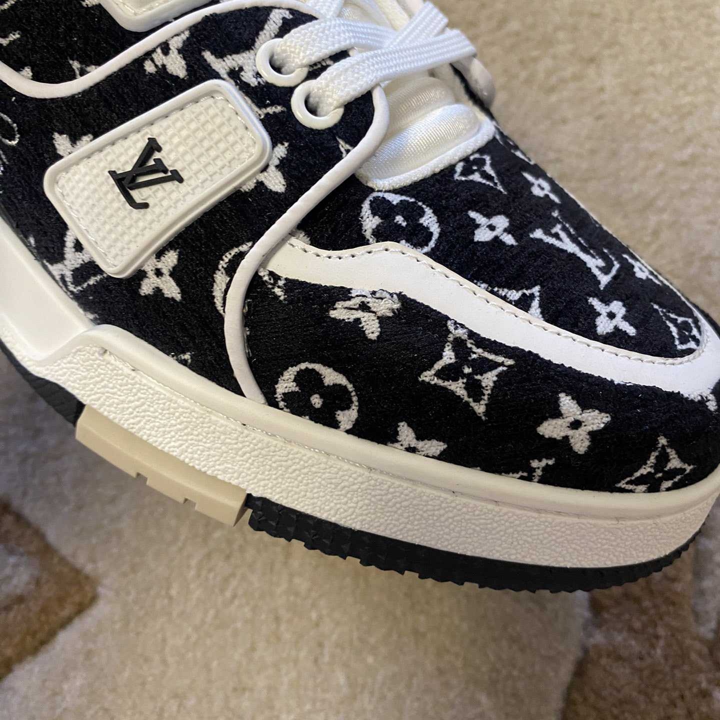 Louis Vuitton LV  Trainer Sneaker        - EUR FASHION