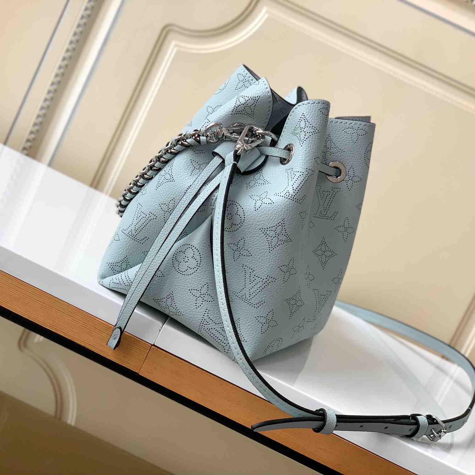 Louis Vuitton Bella Blue Denim Mahina  (19 x 22 x 14cm)    M22198 - EUR FASHION