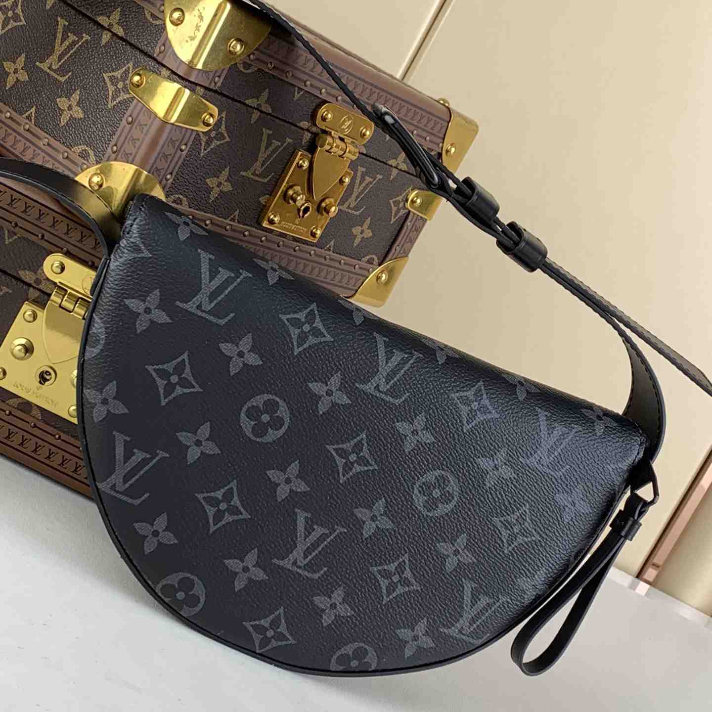 Louis Vuitton LV Moon Crossbody (24.5 x 16 x4.5cm)  M23835 - EUR FASHION