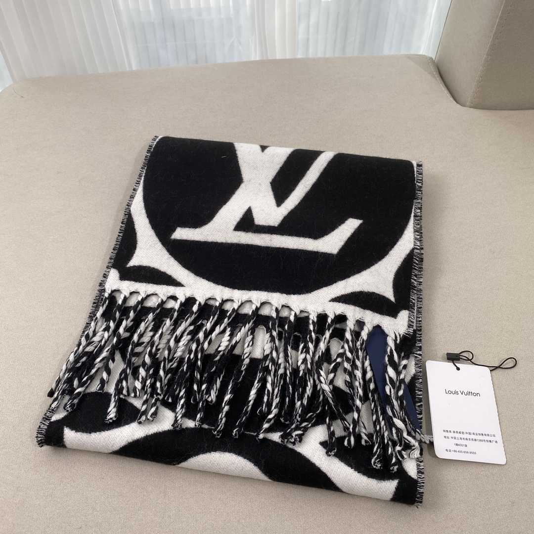 Louis Vuitton LV Medallion Scarf - EUR FASHION