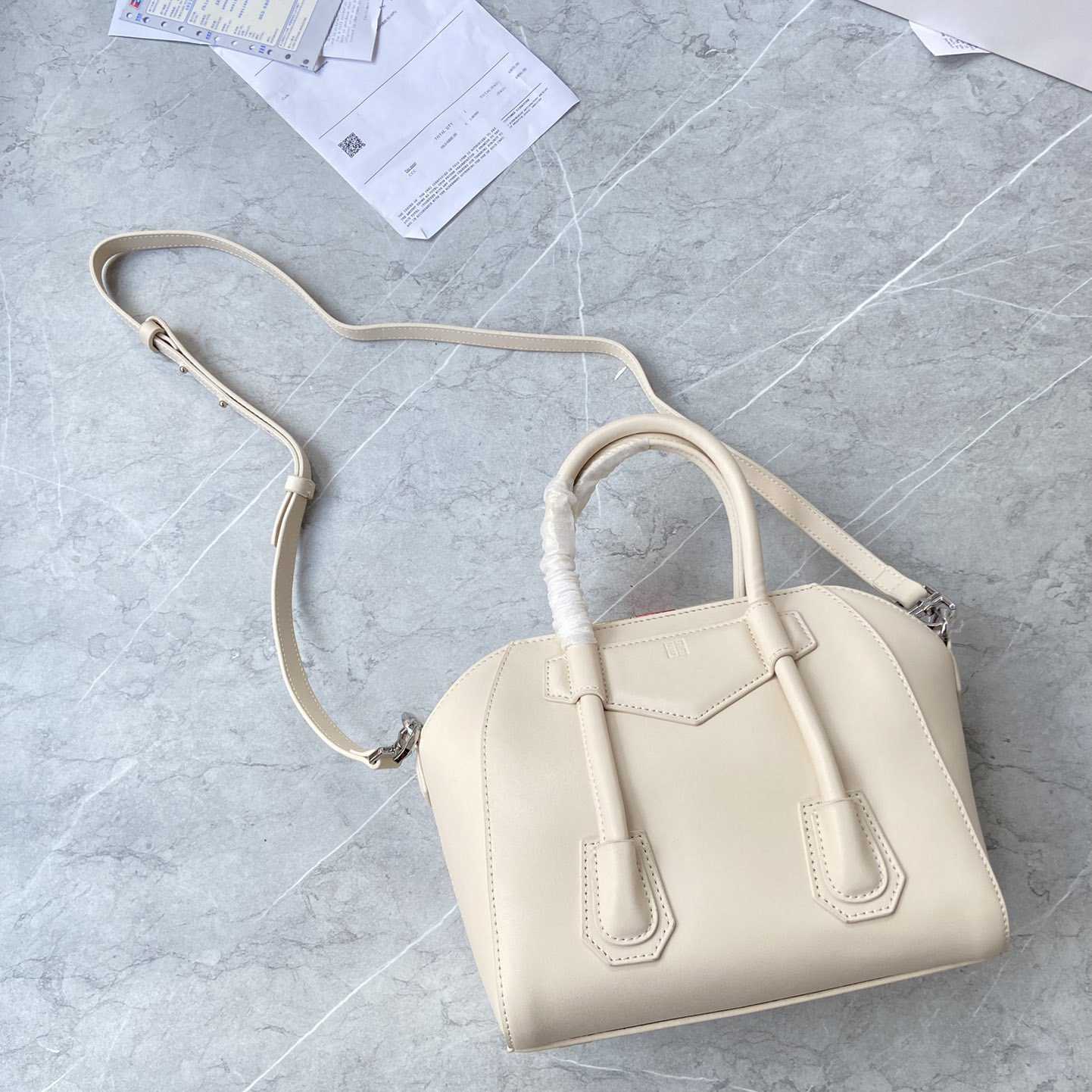 Givenchy Mini Antigona Lock Bag (23*27*13cm) - EUR FASHION