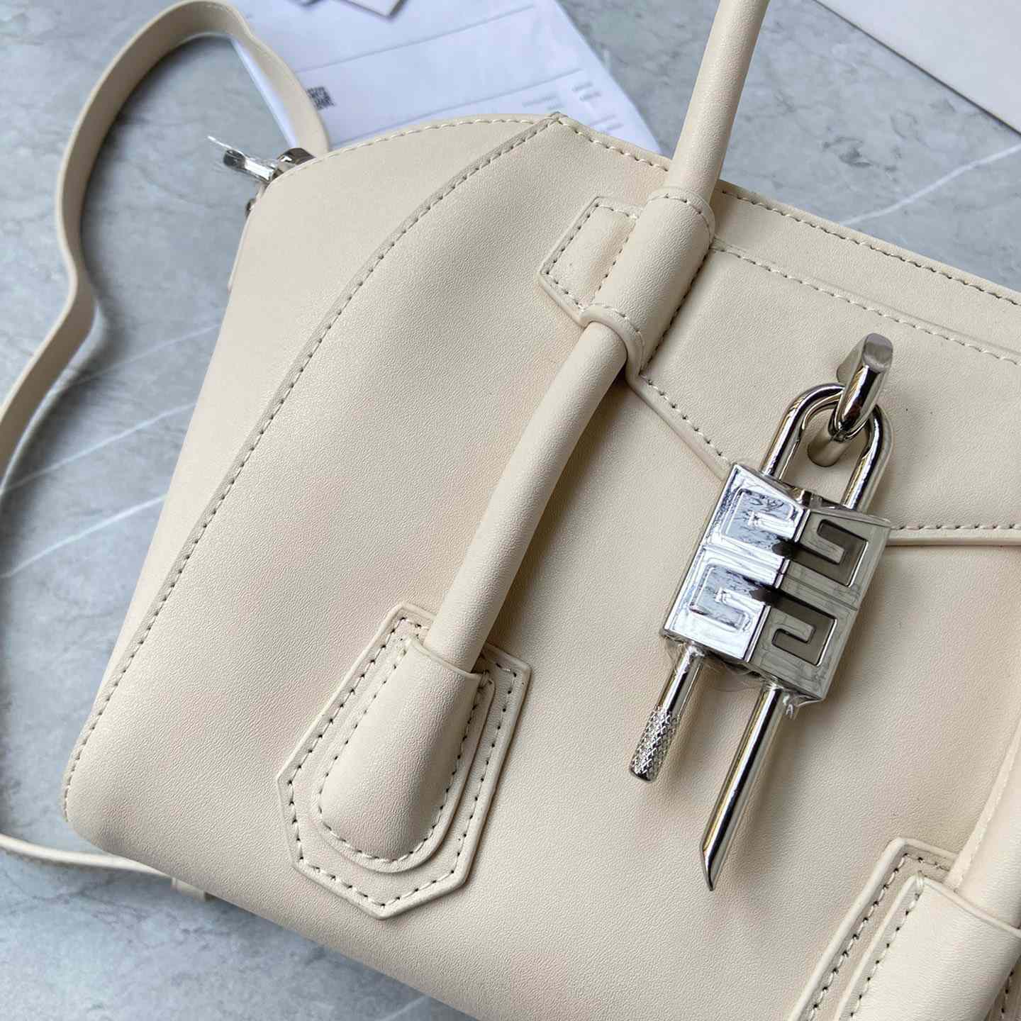 Givenchy Mini Antigona Lock Bag (23*27*13cm) - EUR FASHION