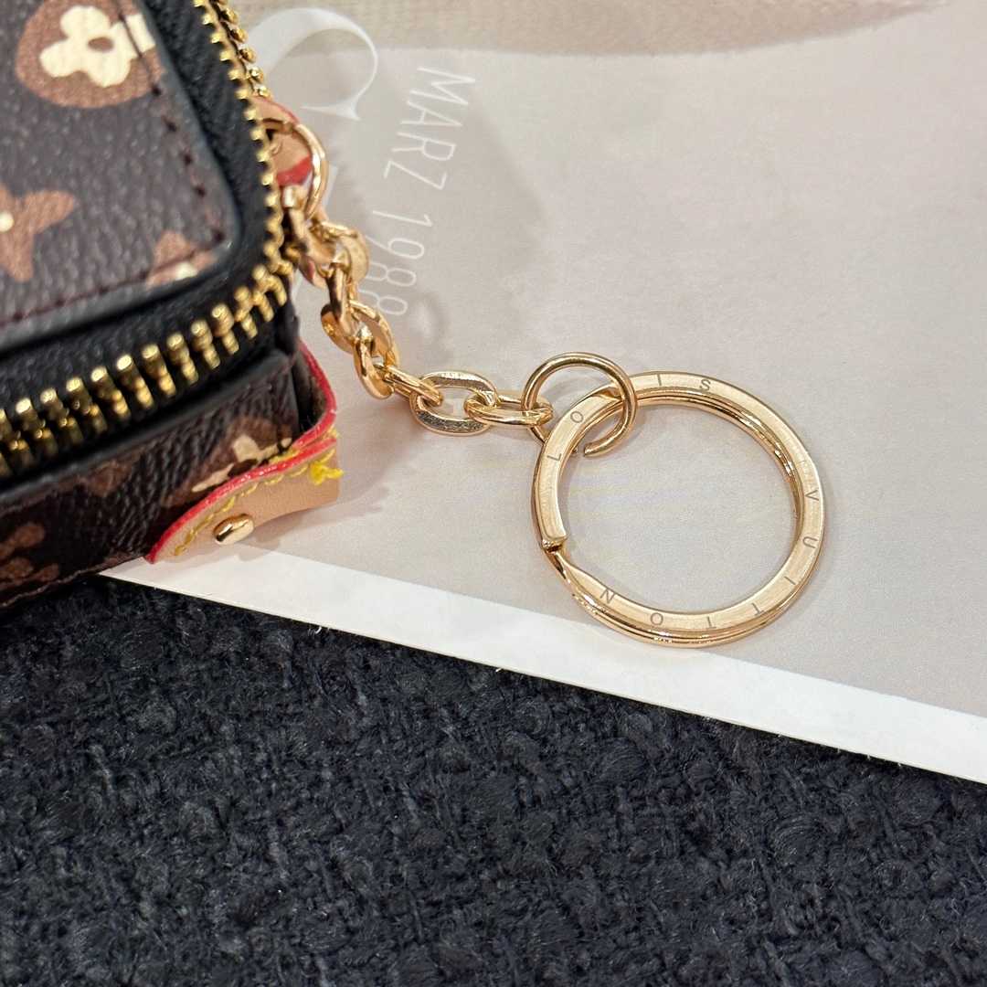 Louis Vuitton Monogram Craggy Trunk Key Holder and Bag Charm   M01943 - EUR FASHION