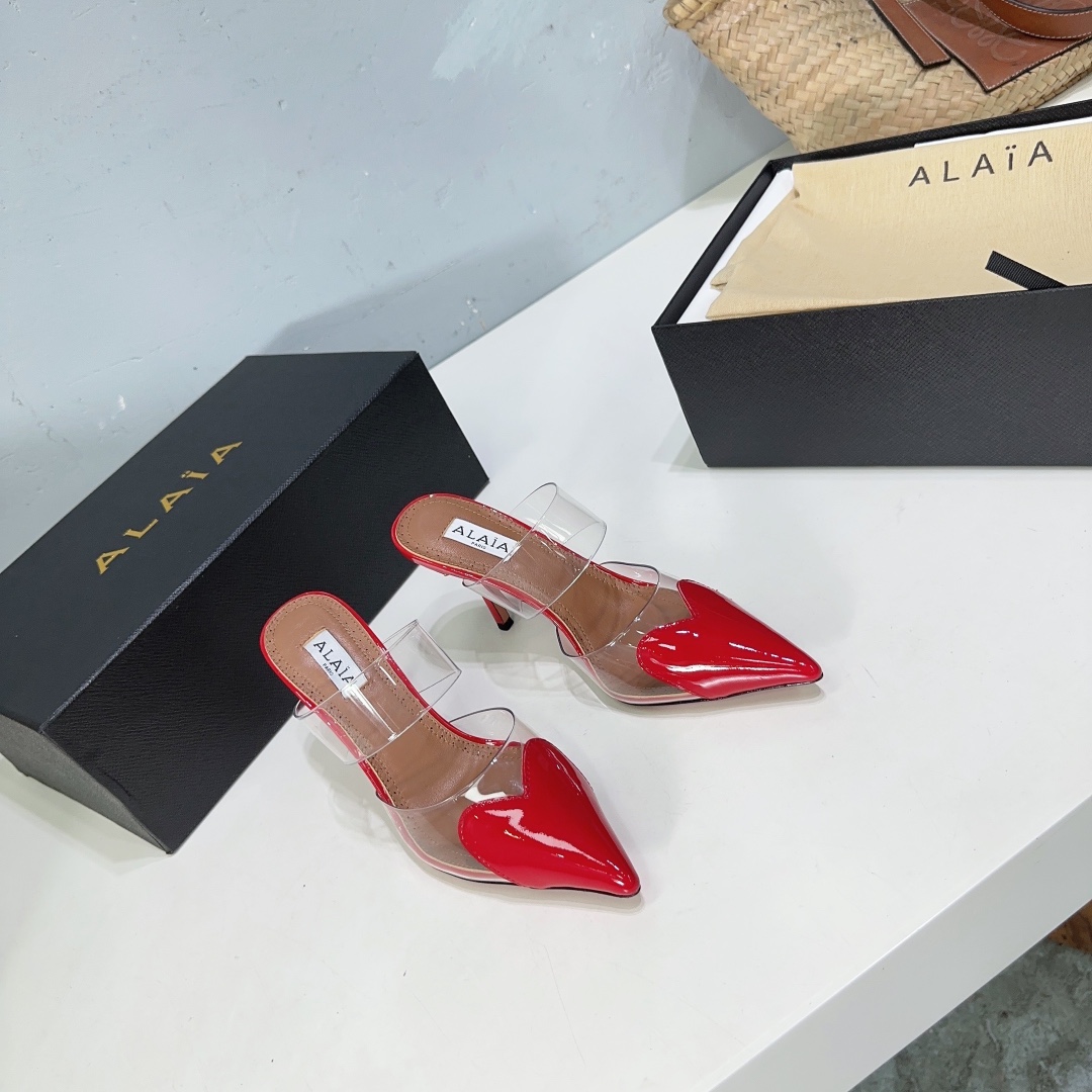 Alaïa Heart Mules in Red  - EUR FASHION