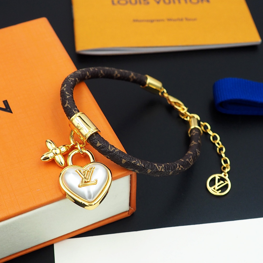 Louis Vuitton Heart Padlock Bracelet  M8413Z - EUR FASHION