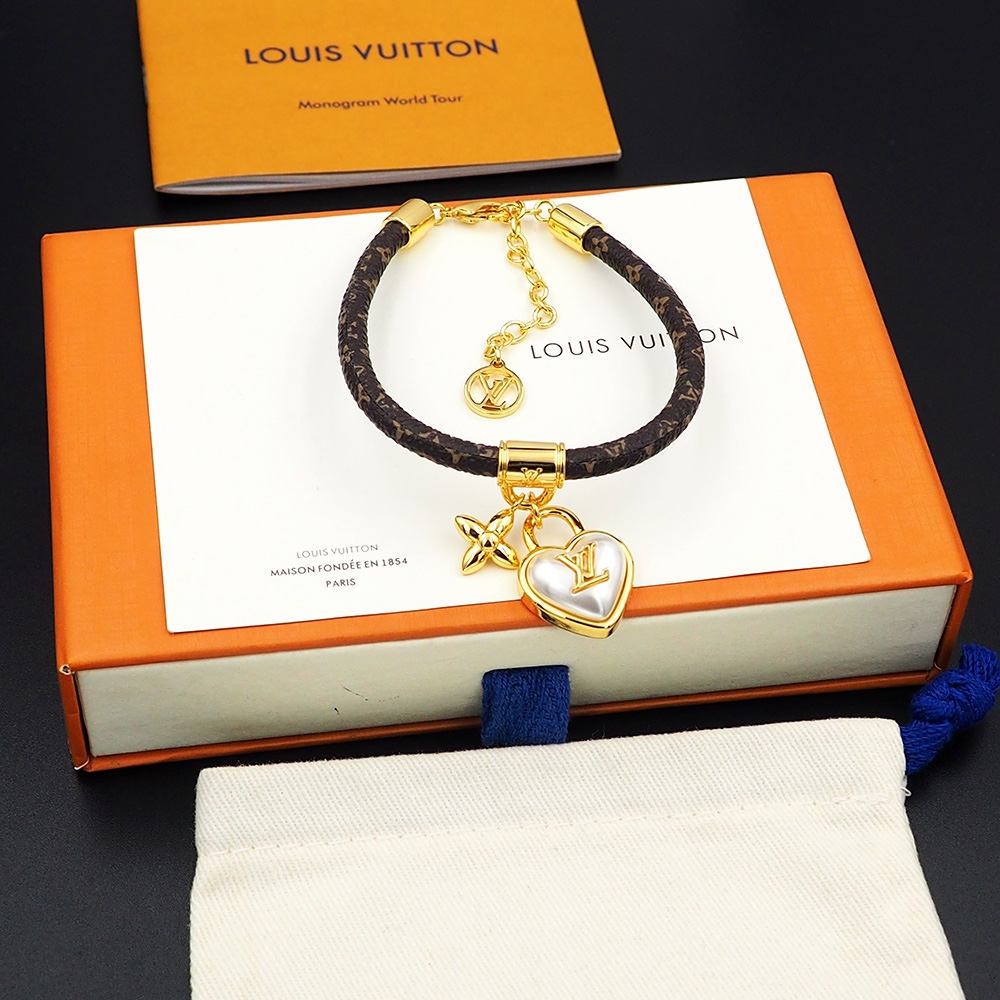 Louis Vuitton Heart Padlock Bracelet  M8413Z - EUR FASHION