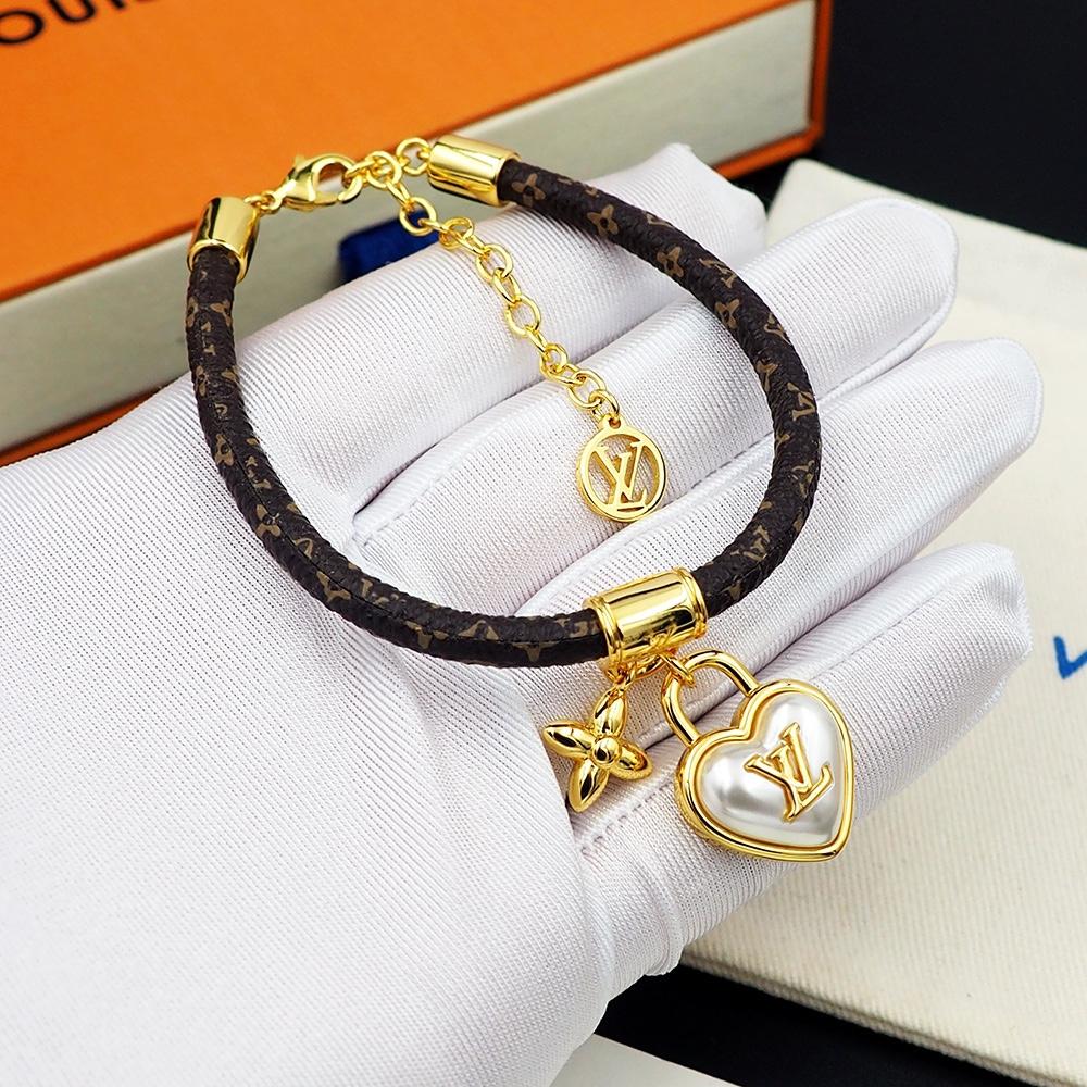 Louis Vuitton Heart Padlock Bracelet  M8413Z - EUR FASHION