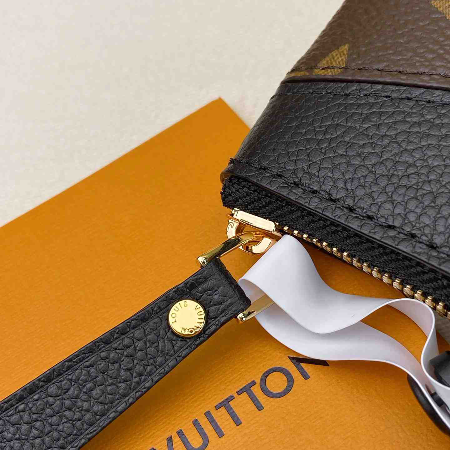 Louis Vuitton Daily Pouch  M62048 - EUR FASHION