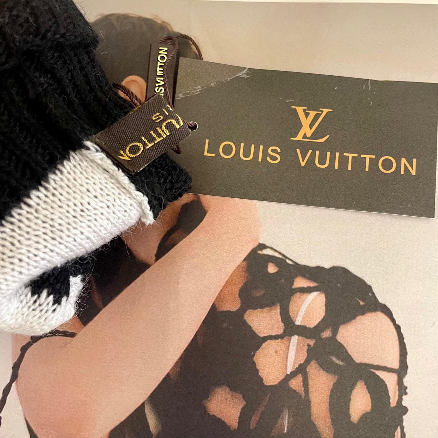 Louis Vuitton LV Medallion Gloves - EUR FASHION