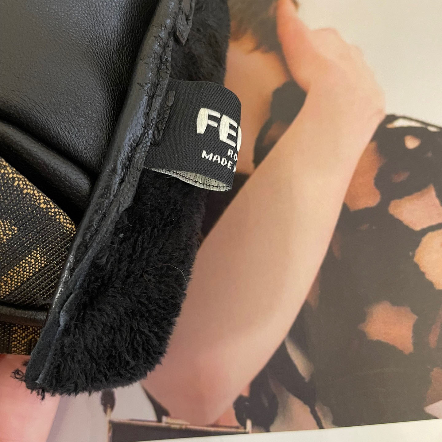 Fendi Gloves - EUR FASHION