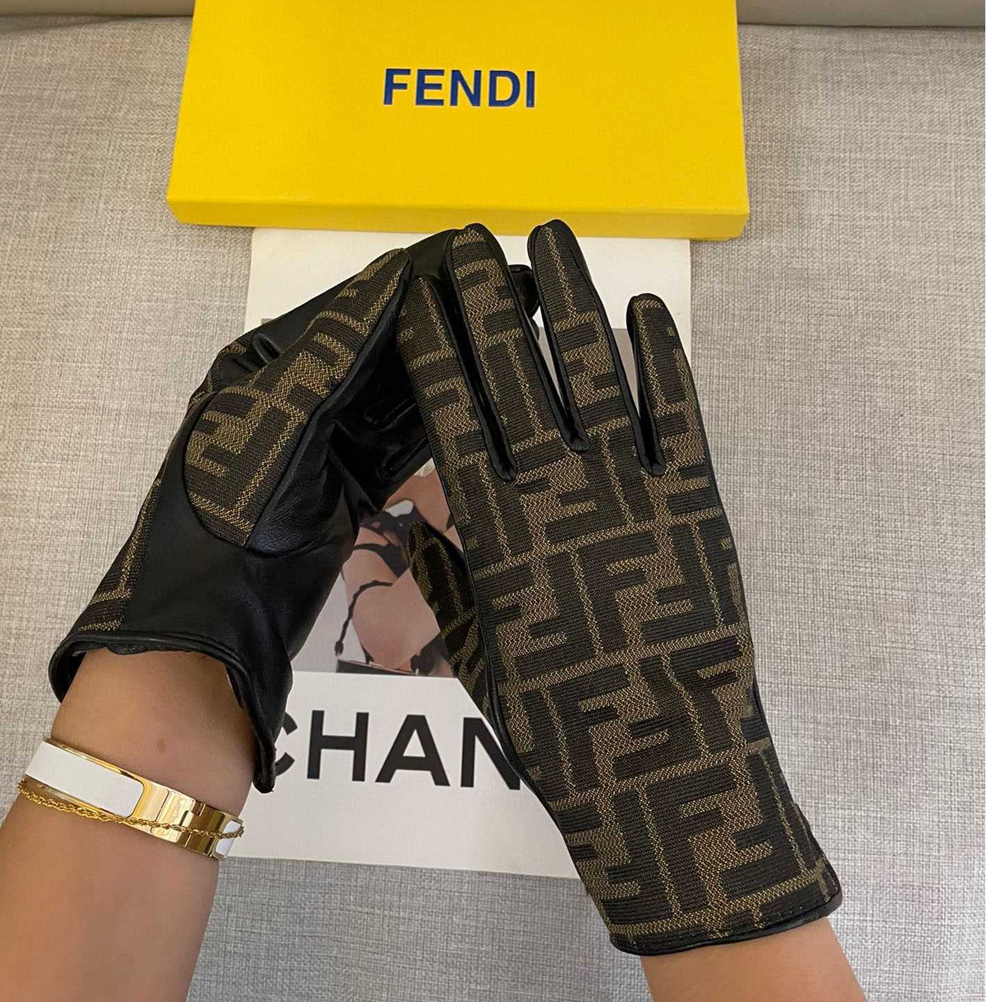 Fendi Gloves - EUR FASHION