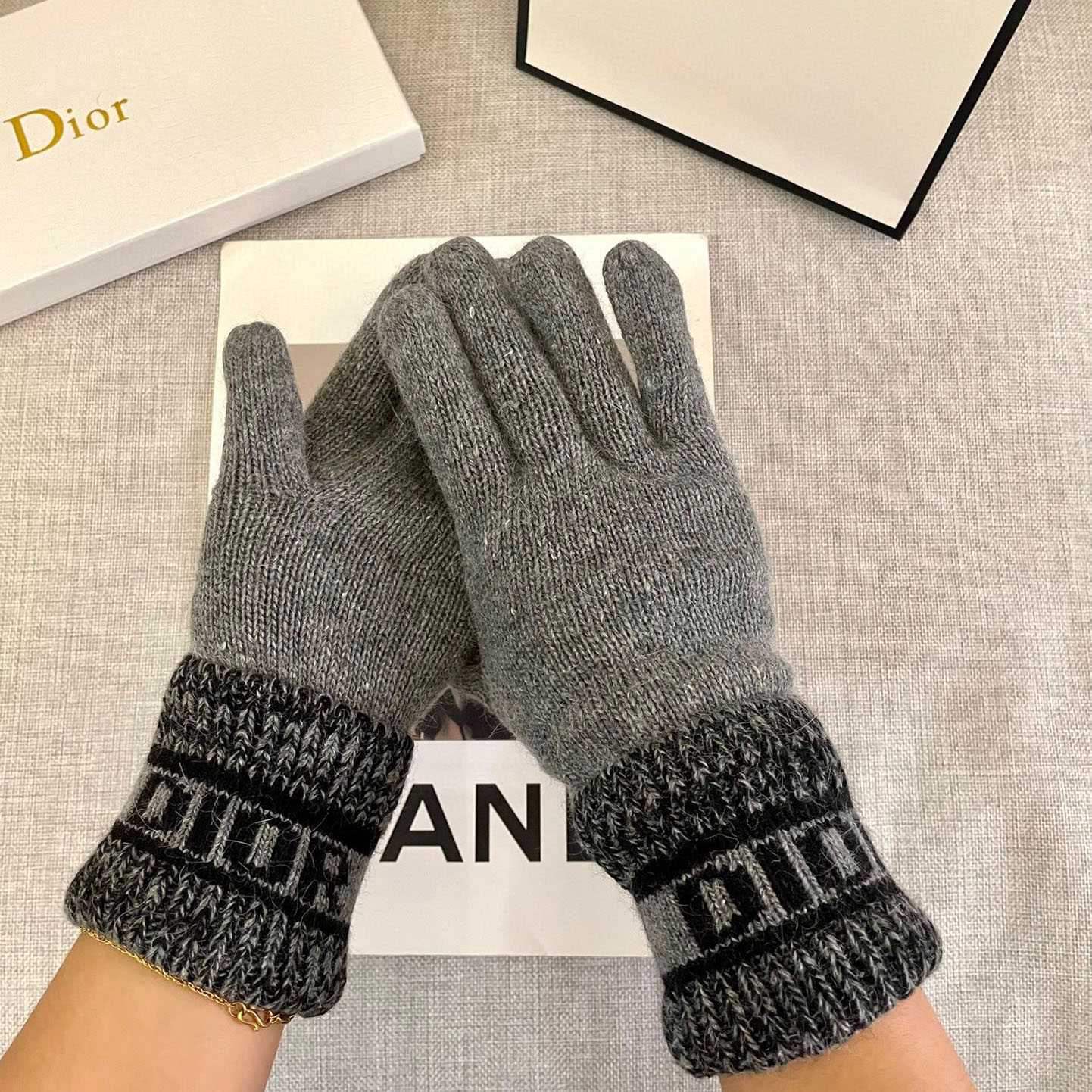 Dior Gloves  - EUR FASHION