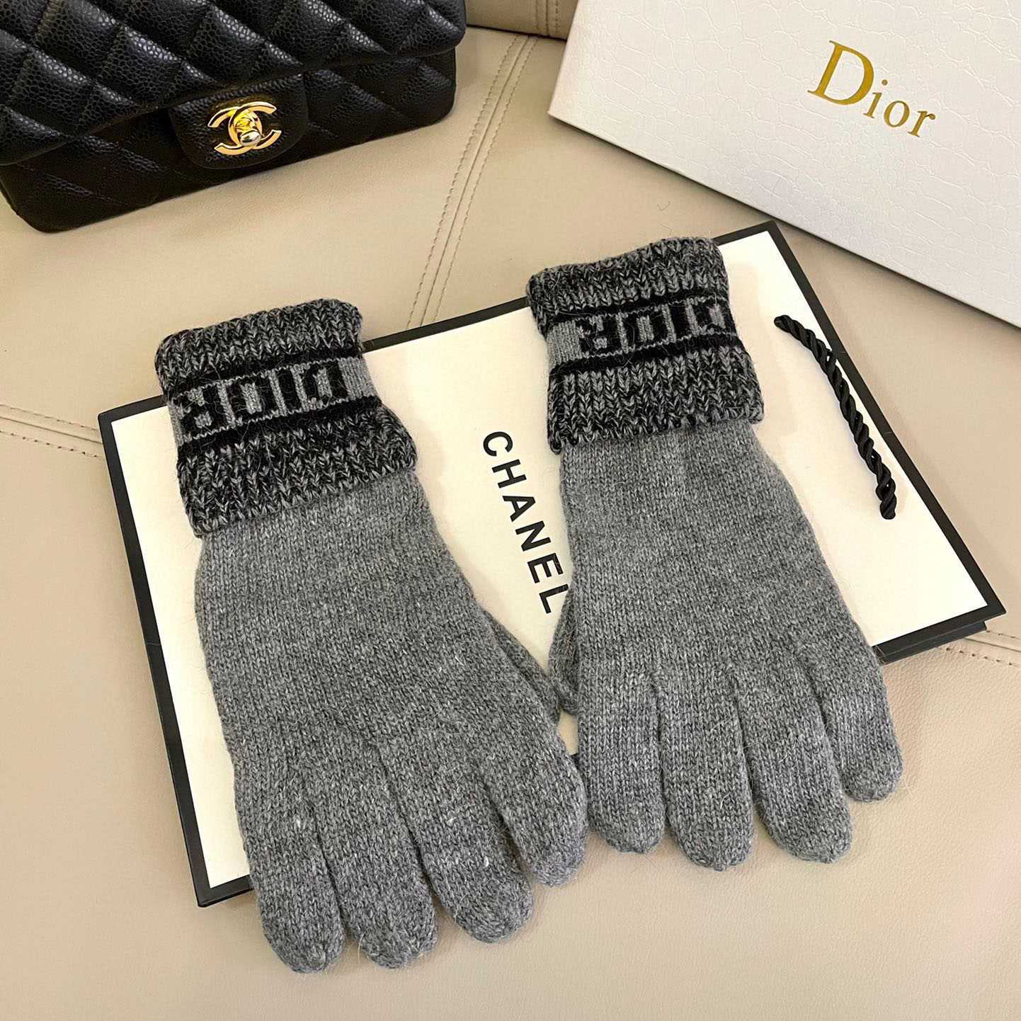 Dior Gloves  - EUR FASHION