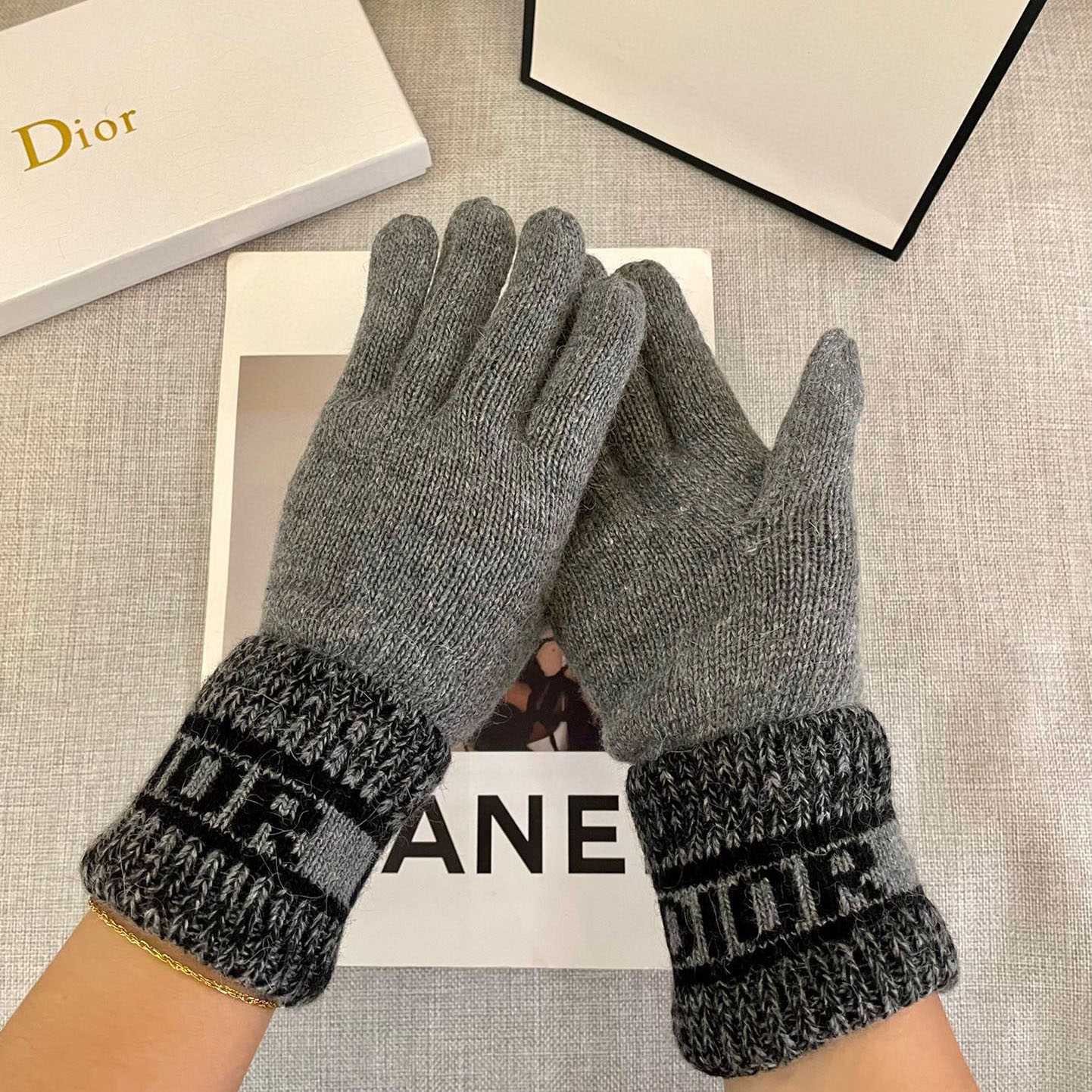 Dior Gloves  - EUR FASHION