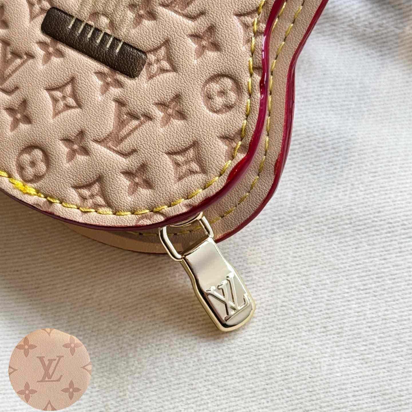 Louis Vuitton Guitar Pouch Bag Charm   M02032 - EUR FASHION