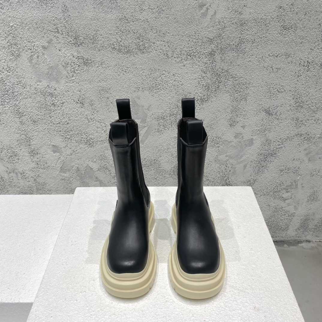 Bottega Veneta Tire Chelsea Boot - EUR FASHION