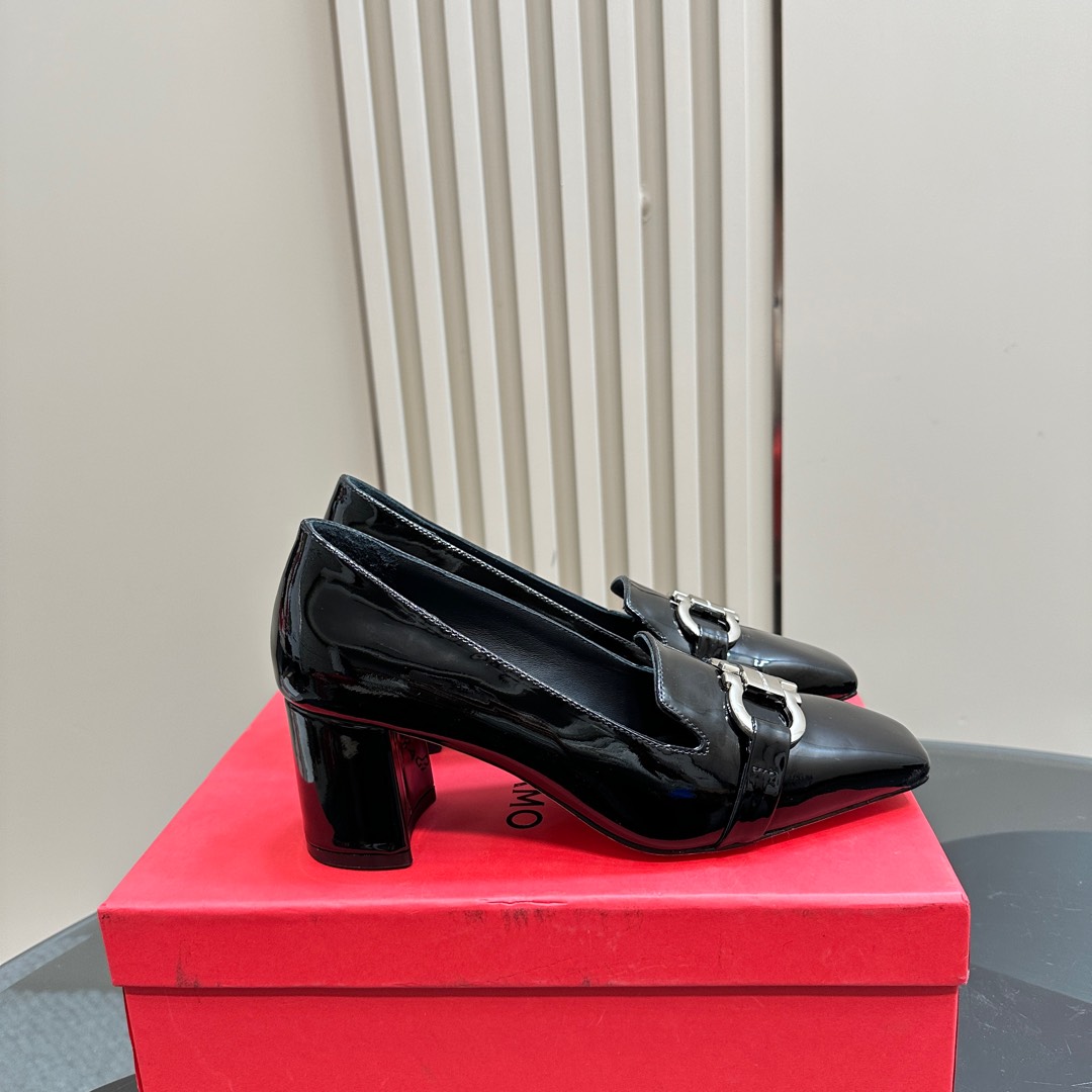 Ferragamo Pump With Gancini Ornament - EUR FASHION