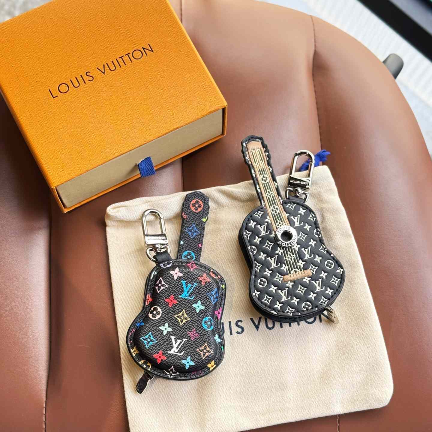 Louis Vuitton Guitar Pouch Bag Charm   M02032 - EUR FASHION