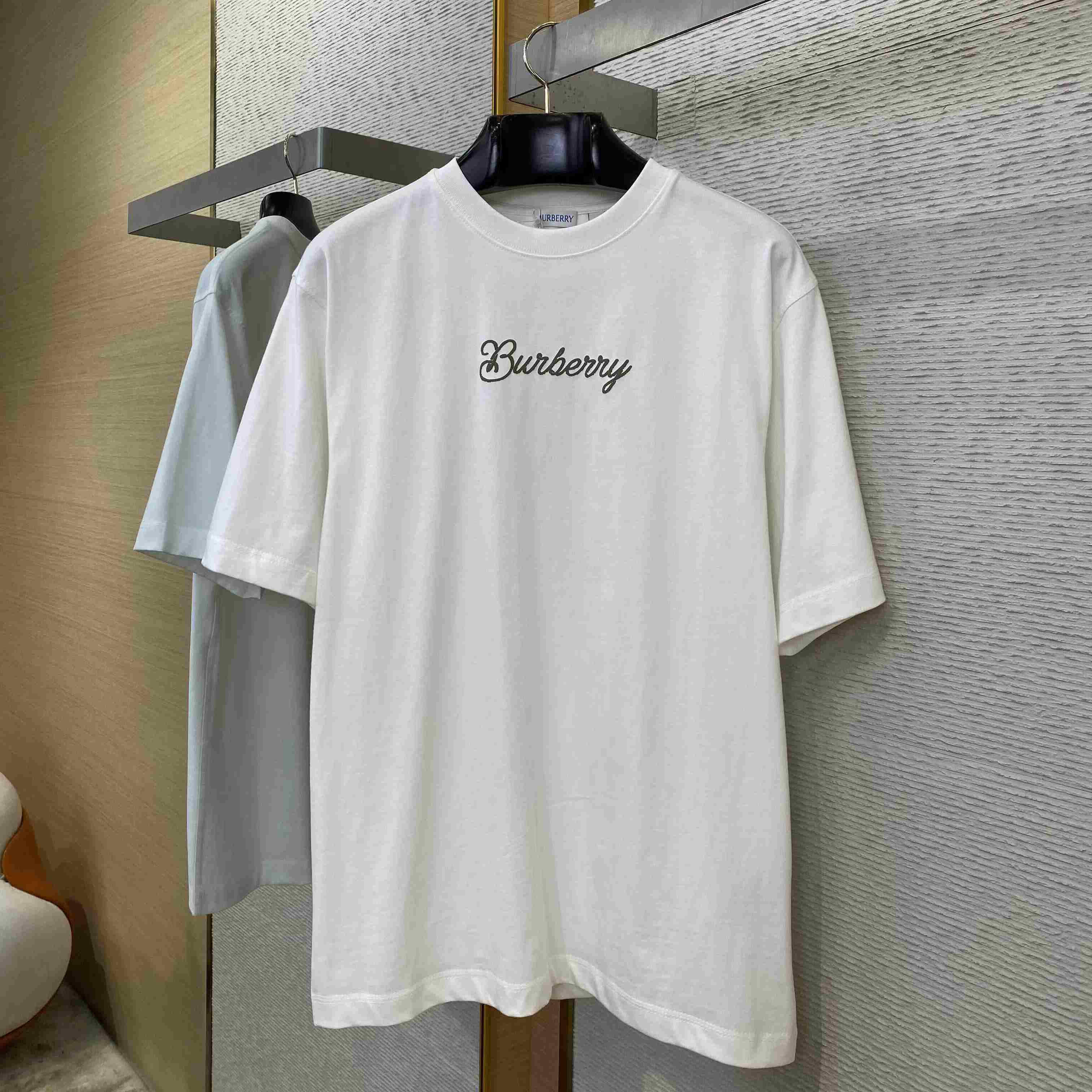 Burberry Surfer Knight Cotton T-shirt - EUR FASHION