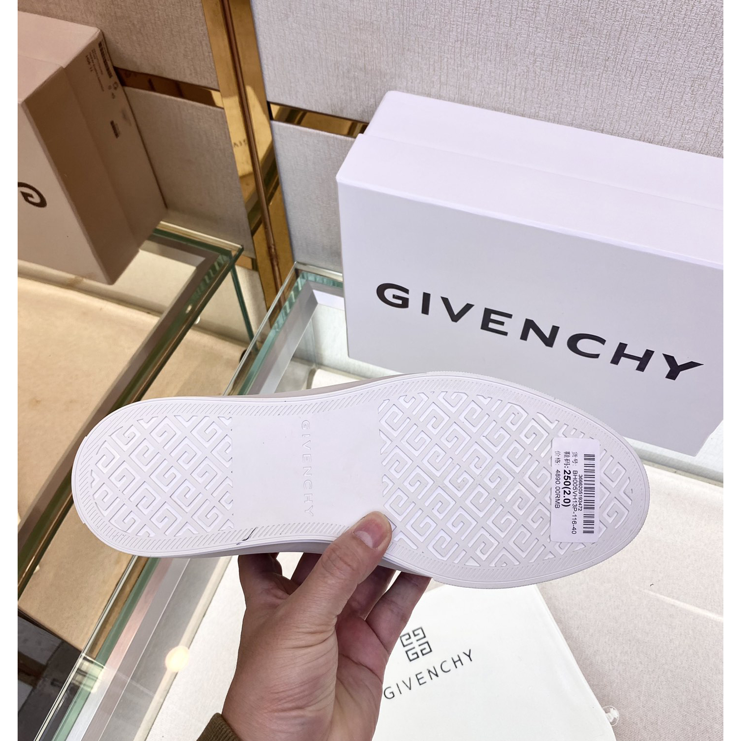 Givenchy Logo Print Low-Top Sneakers - EUR FASHION
