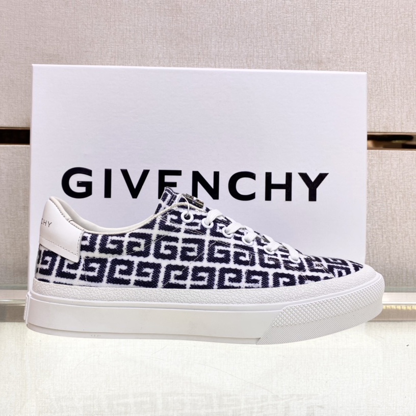 Givenchy Logo Print Low-Top Sneakers - EUR FASHION