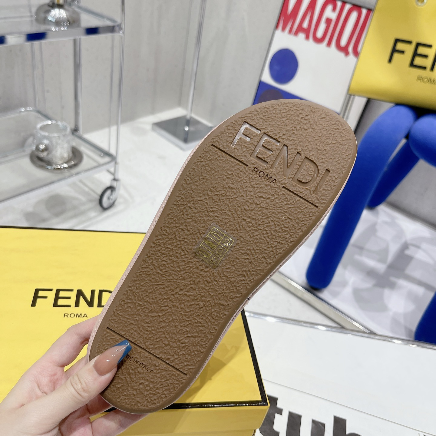 Fendi Graphy Pink Leather Slides - EUR FASHION