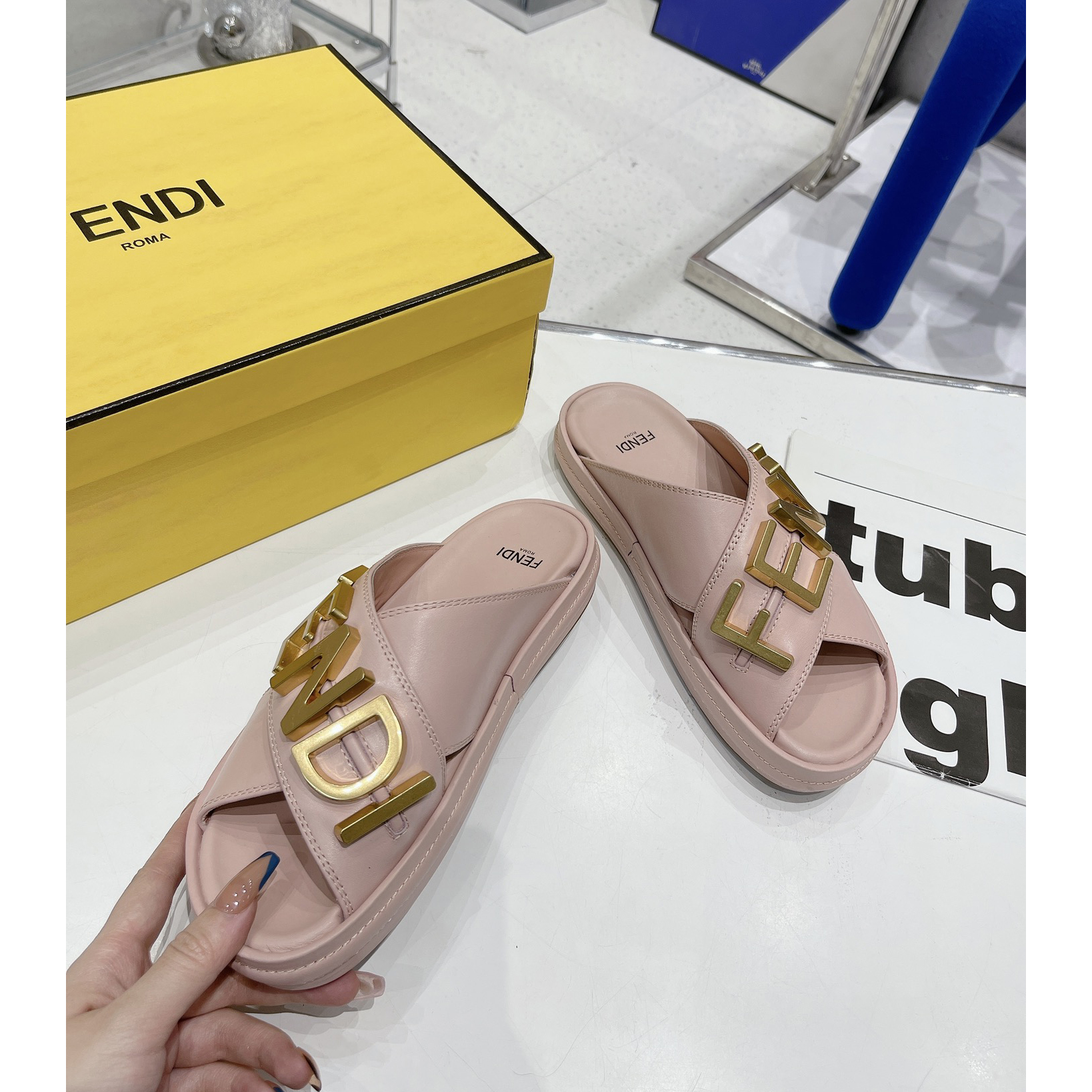 Fendi Graphy Pink Leather Slides - EUR FASHION