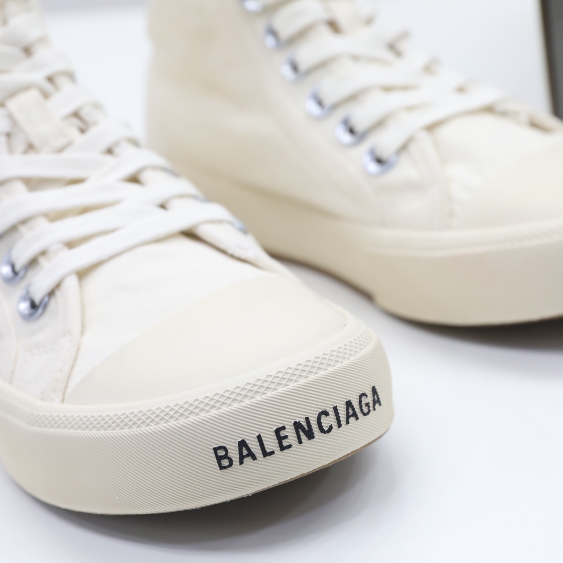 Balenciaga Men's  Paris High Top Sneaker In White - EUR FASHION