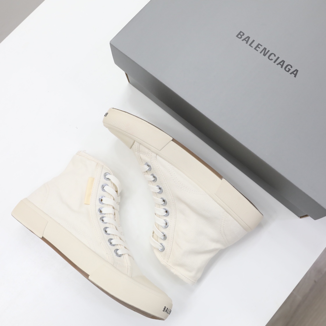 Balenciaga Men's  Paris High Top Sneaker In White - EUR FASHION