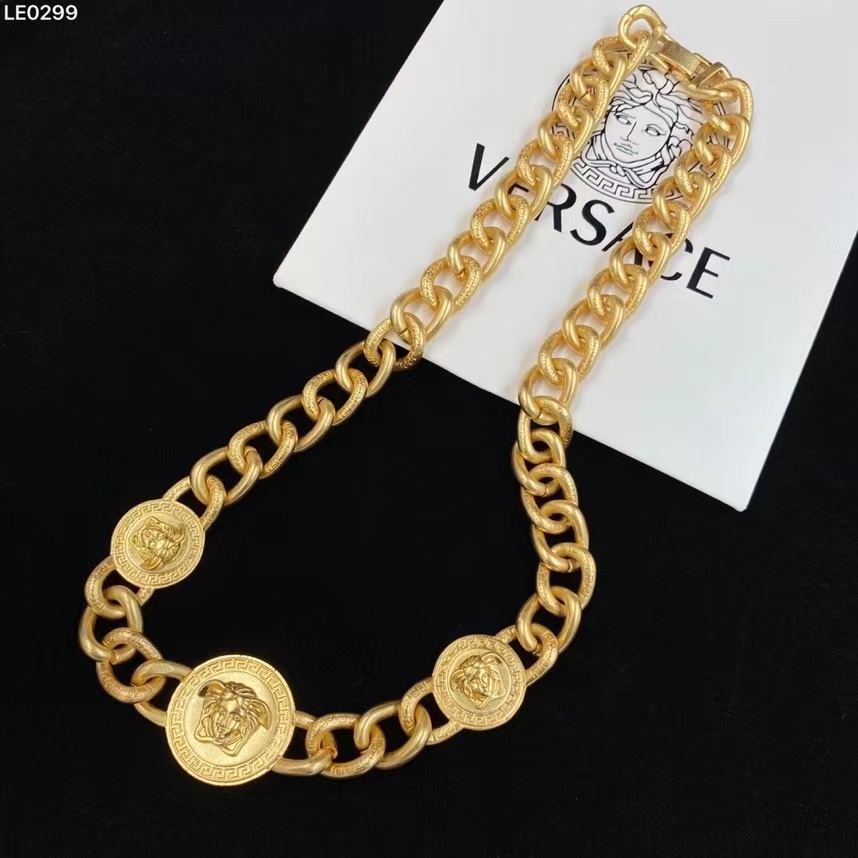 Versace Medusa Necklace - EUR FASHION