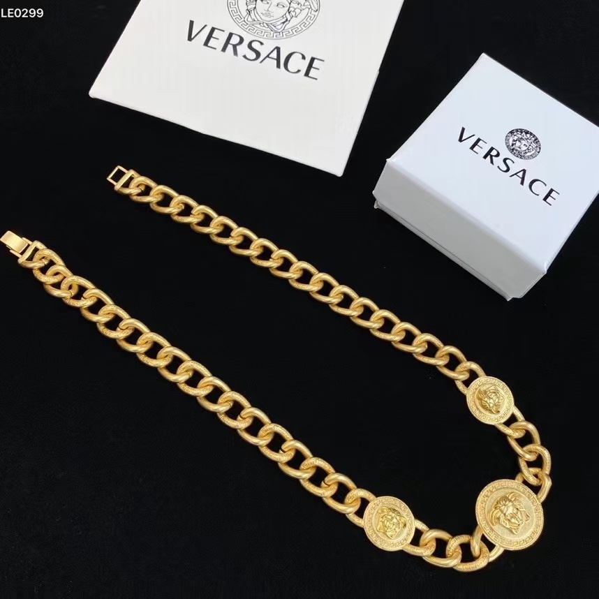 Versace Medusa Necklace - EUR FASHION