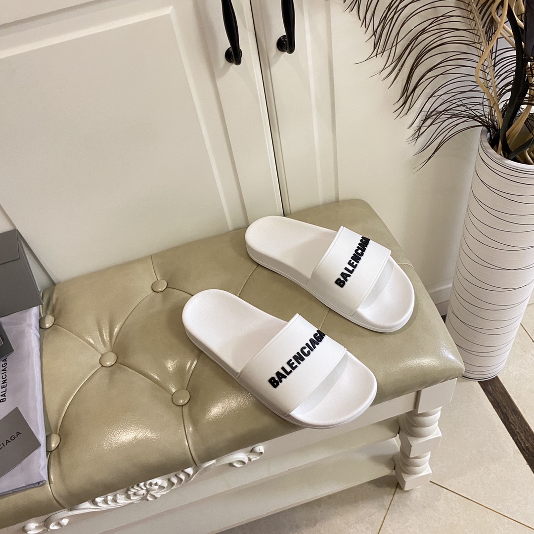 Balenciaga Pool Slide Sandal In White Smooth Rubber With Black 3D Balenciaga Logo - EUR FASHION