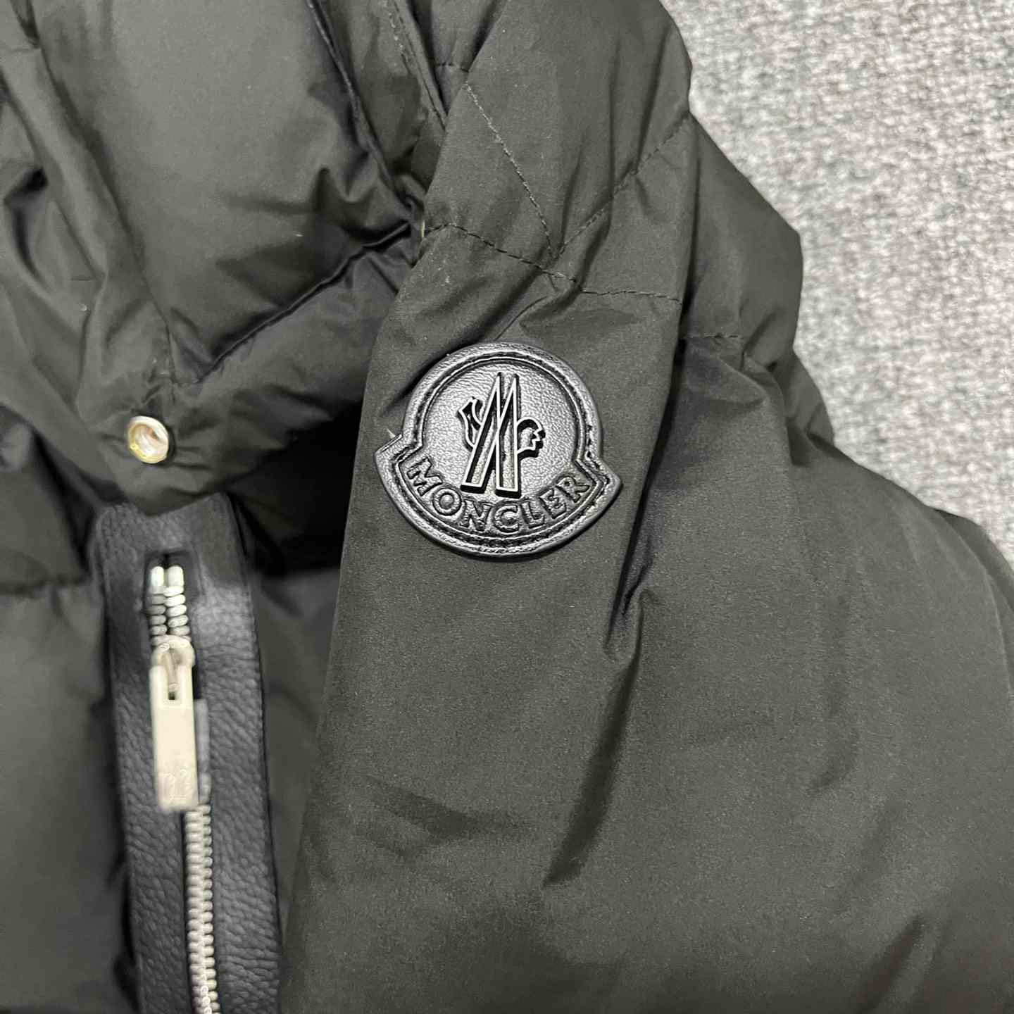 Moncler Bauges Short Down Jacket - EUR FASHION